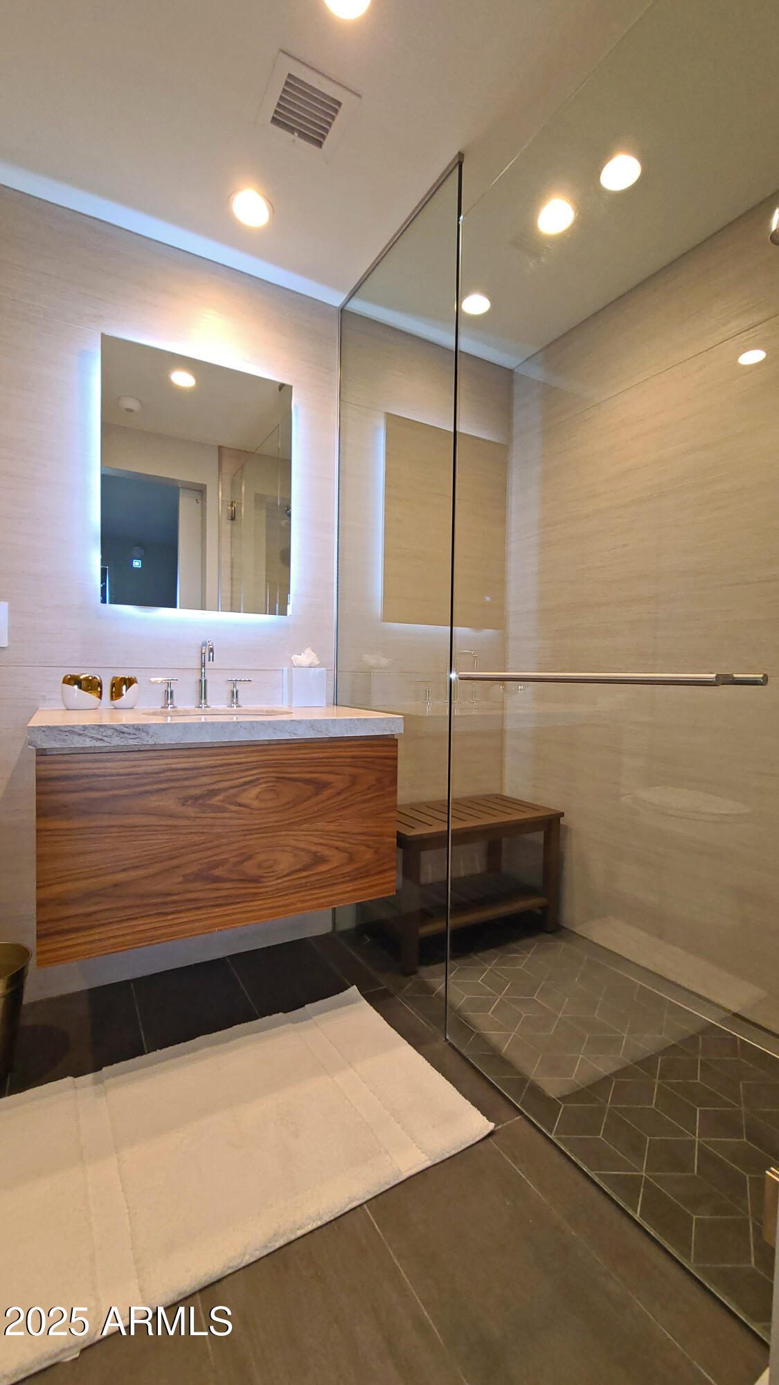 5455 E LINCOLN Drive, 1004