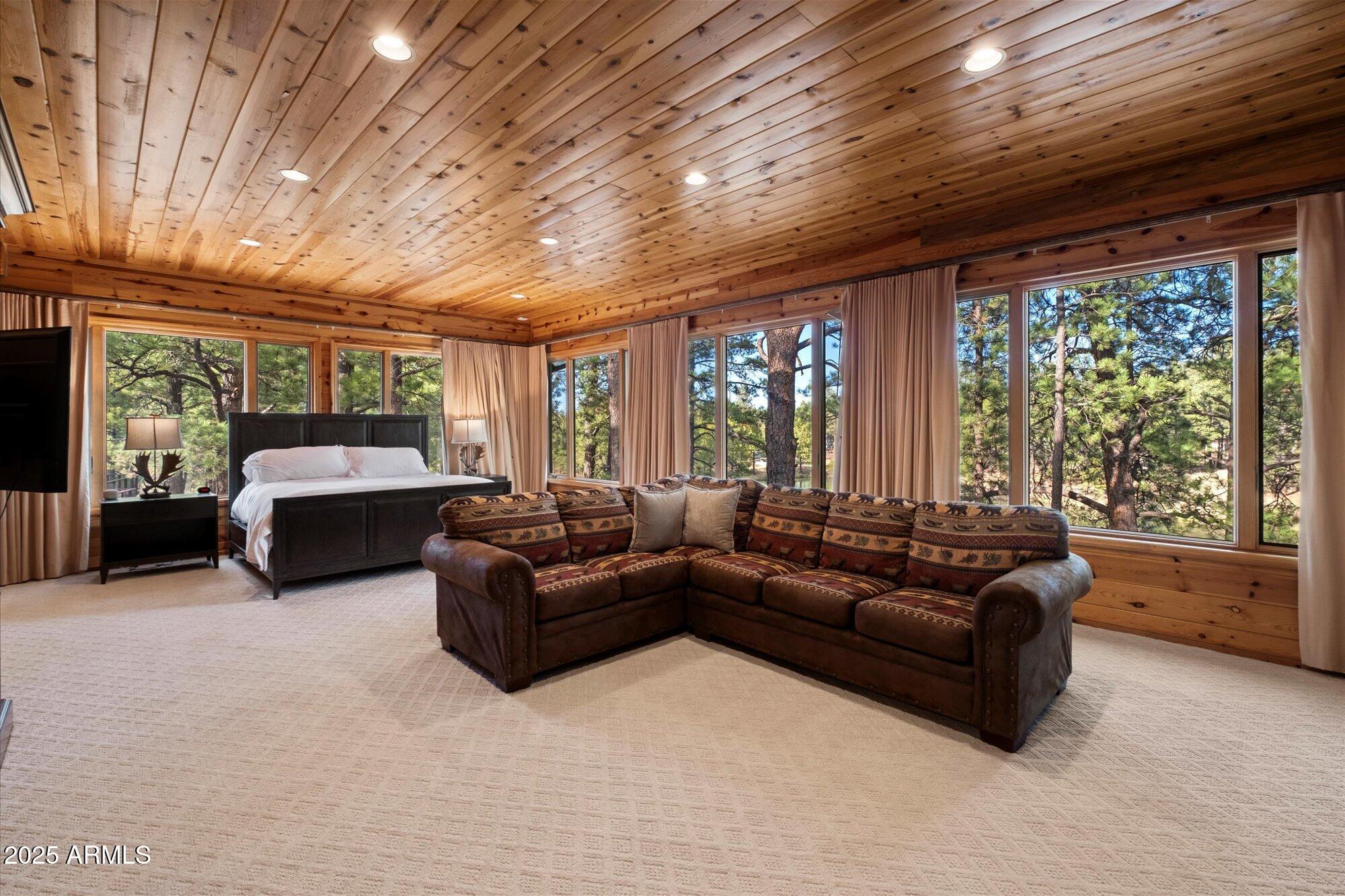 21 E COUNTY ROAD N1031 Road, 1031