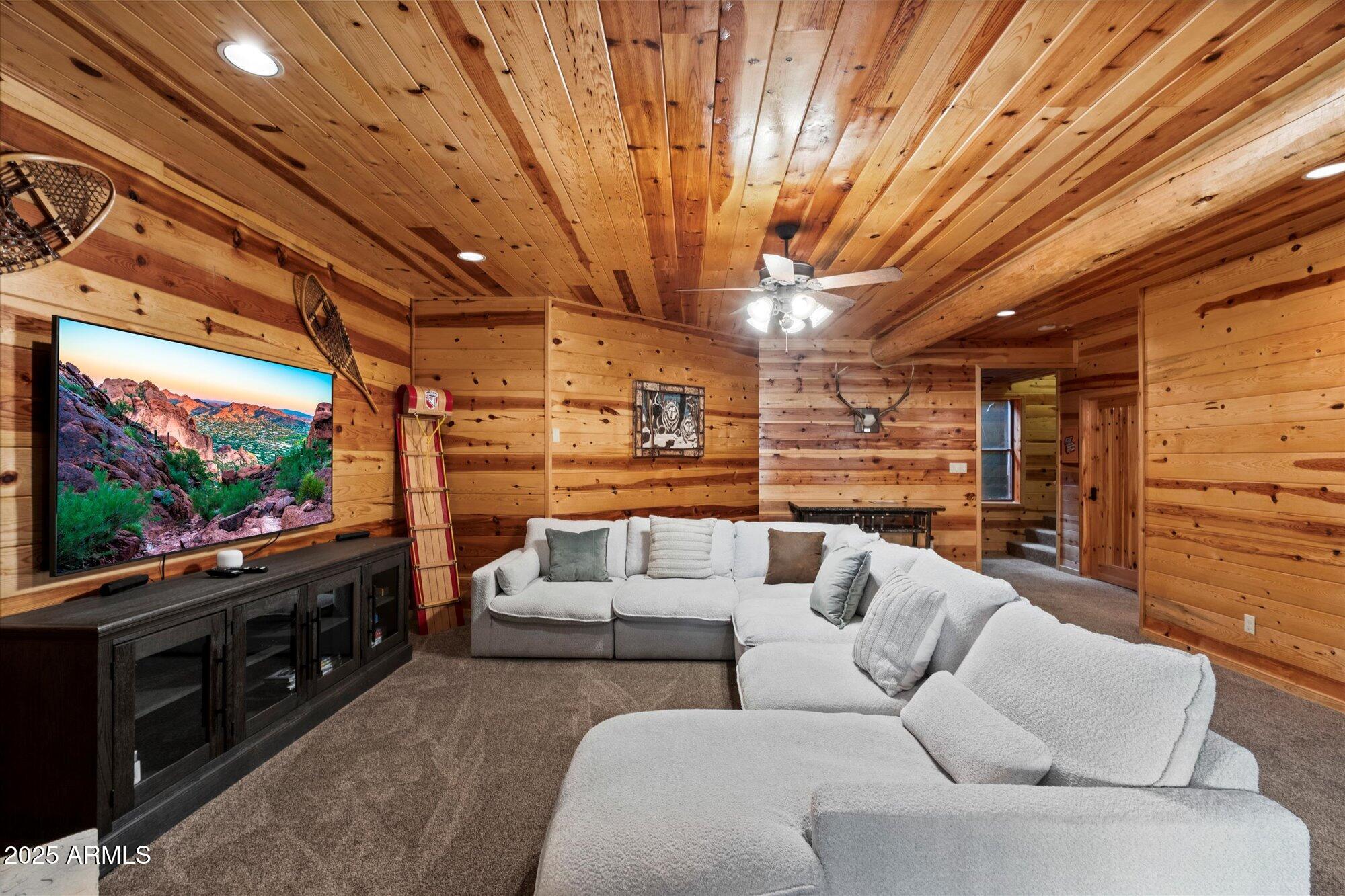 21 E COUNTY ROAD N1031 Road, 1031