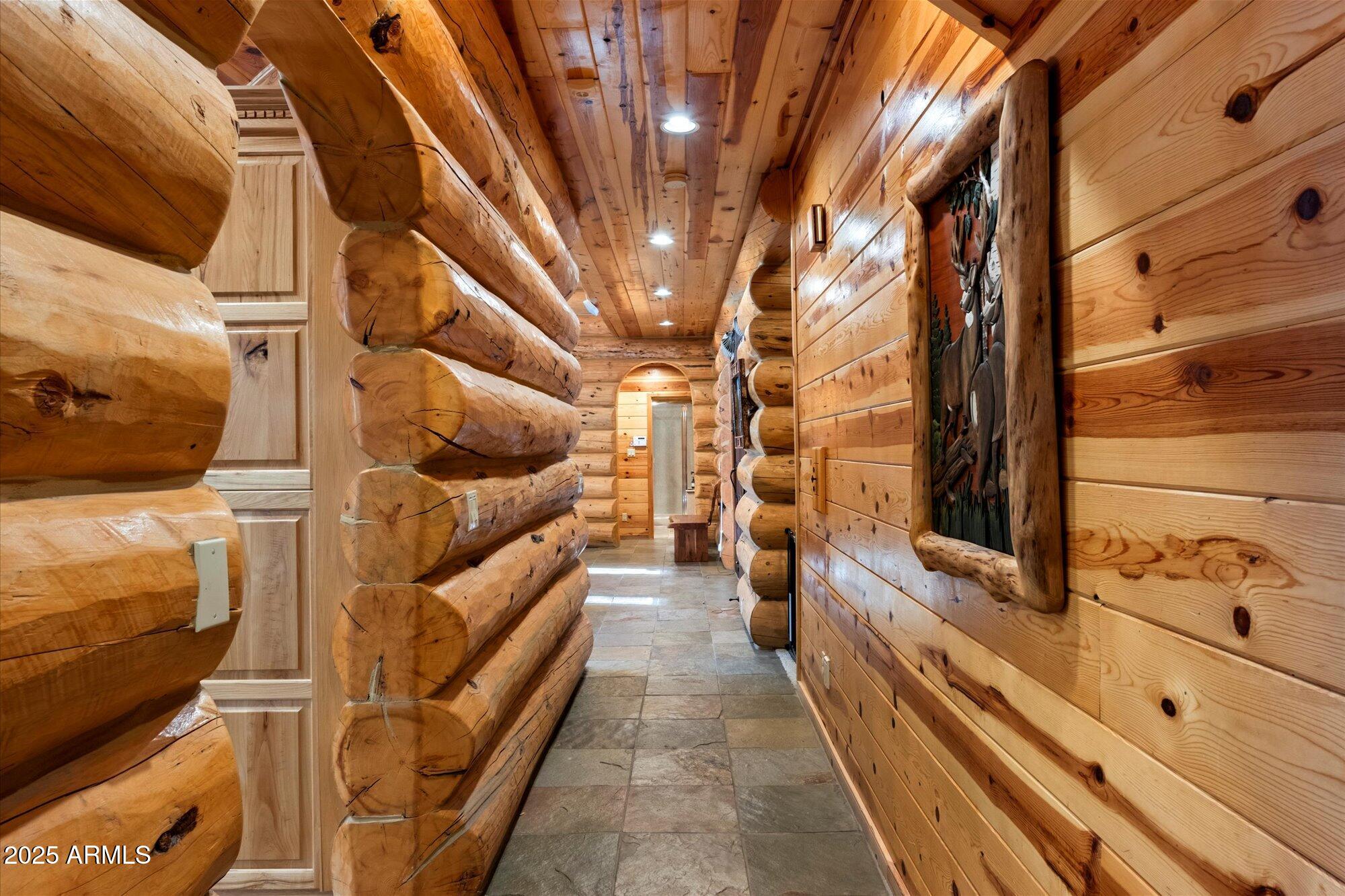 21 E COUNTY ROAD N1031 Road, 1031