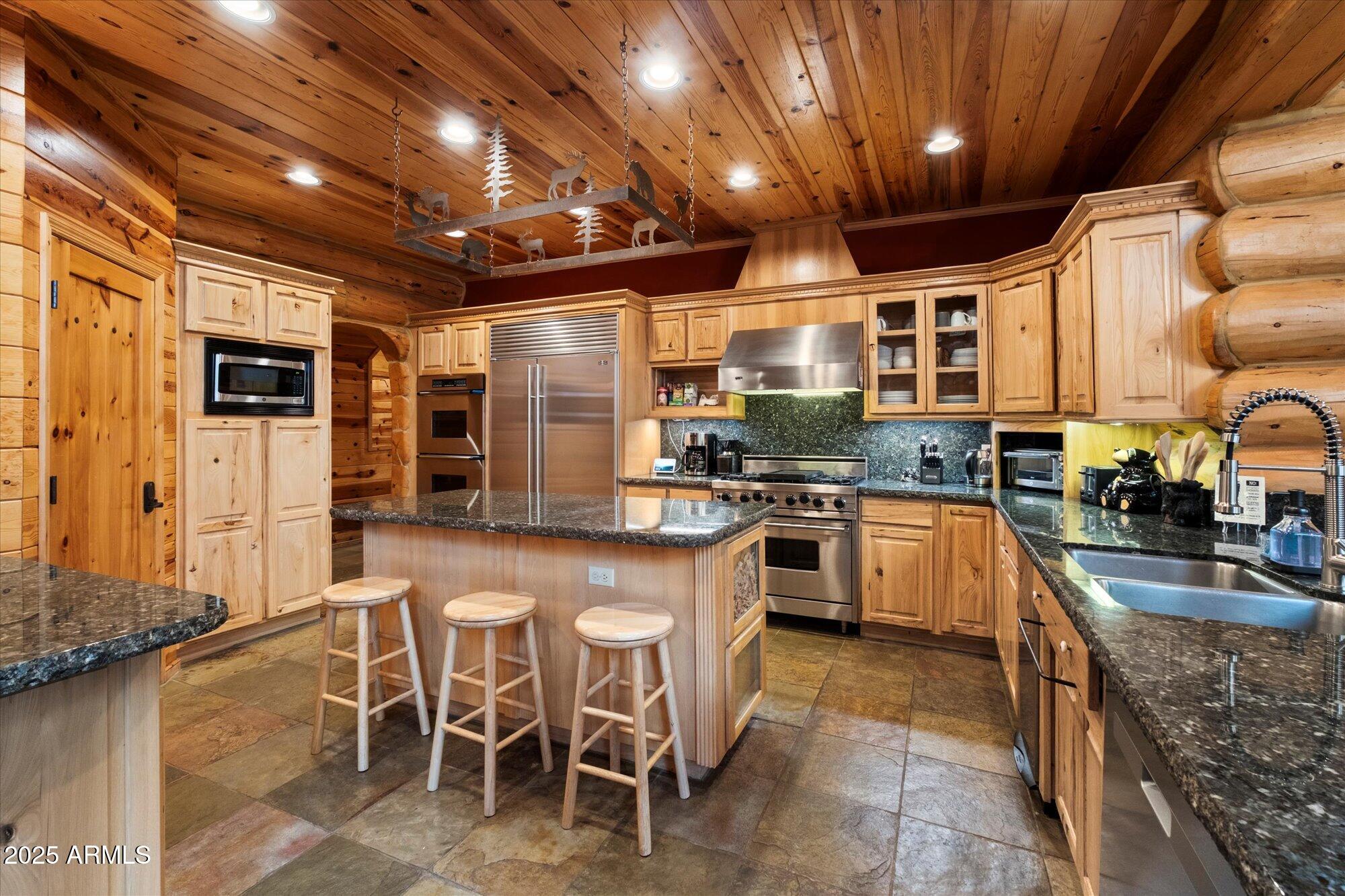 21 E COUNTY ROAD N1031 Road, 1031