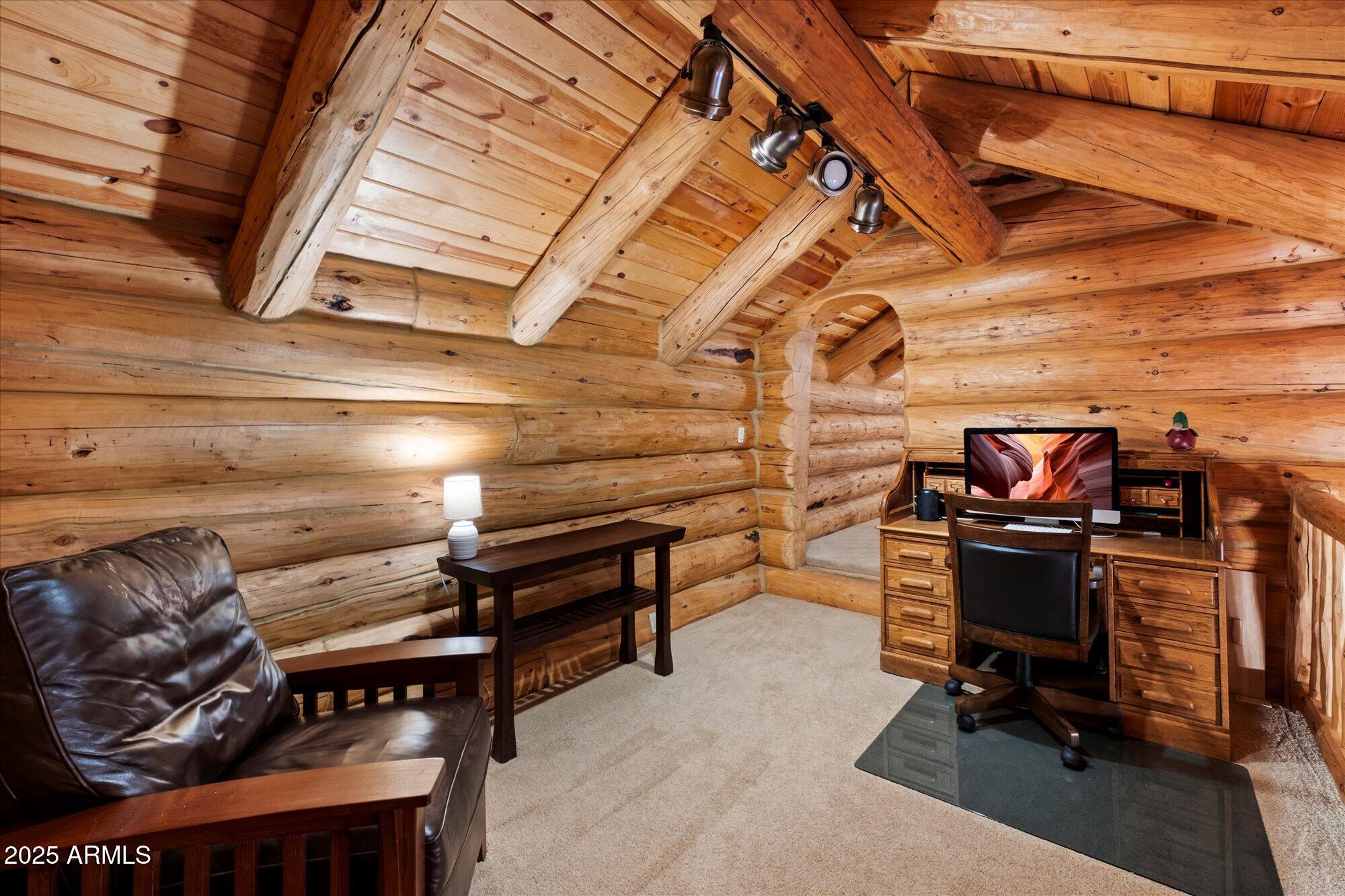 21 E COUNTY ROAD N1031 Road, 1031