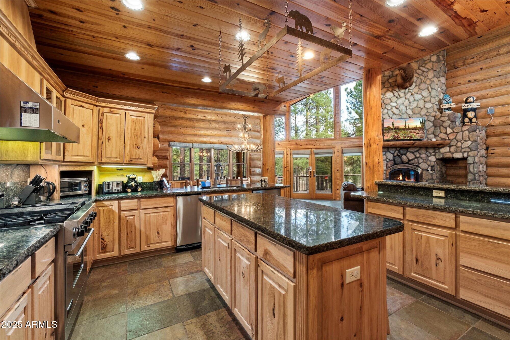 21 E COUNTY ROAD N1031 Road, 1031