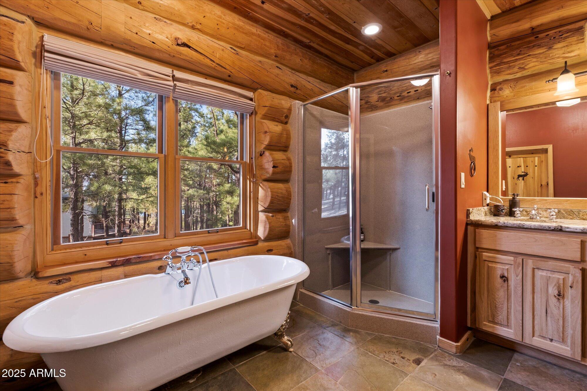 21 E COUNTY ROAD N1031 Road, 1031