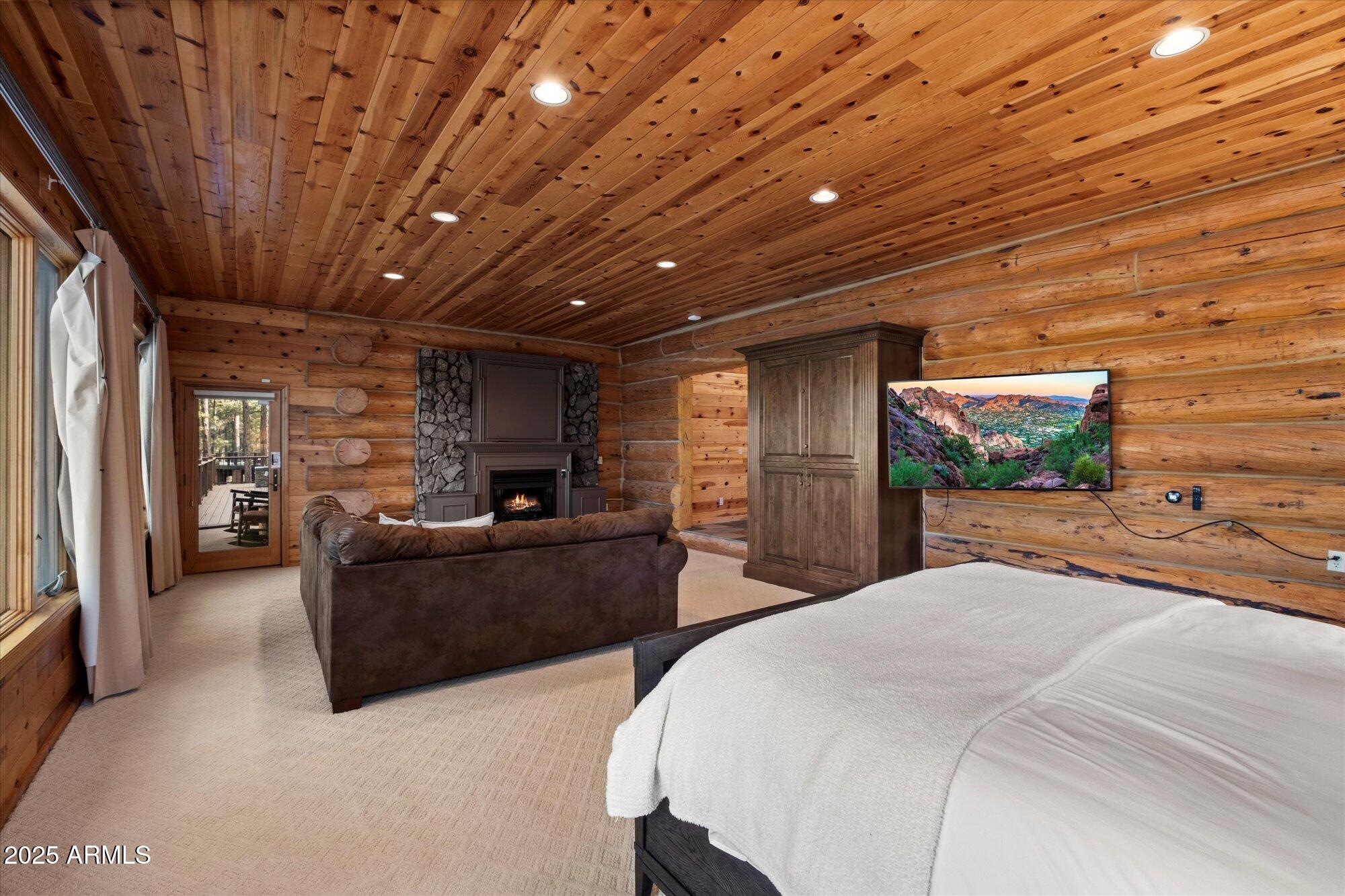 21 E COUNTY ROAD N1031 Road, 1031