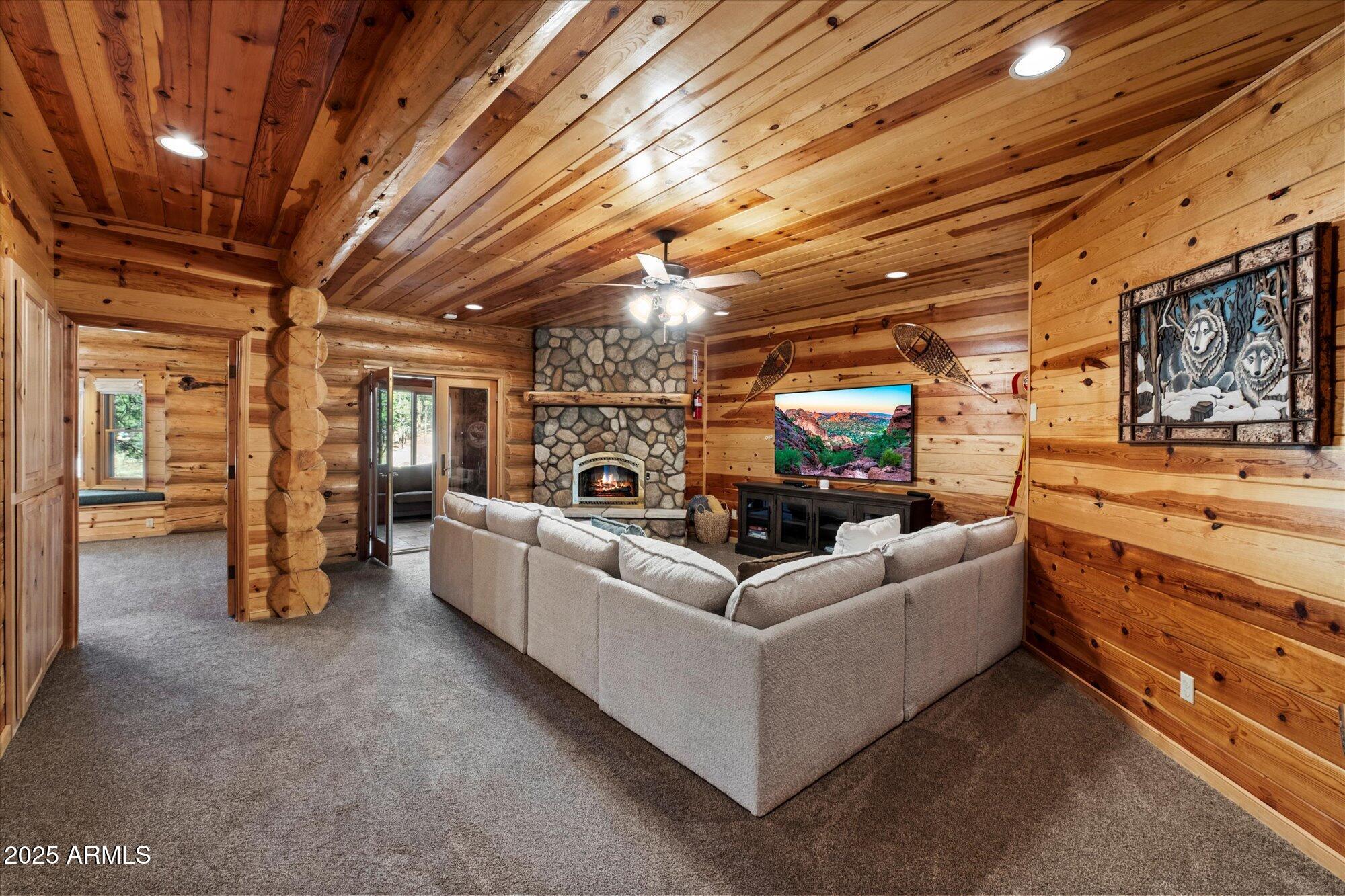 21 E COUNTY ROAD N1031 Road, 1031