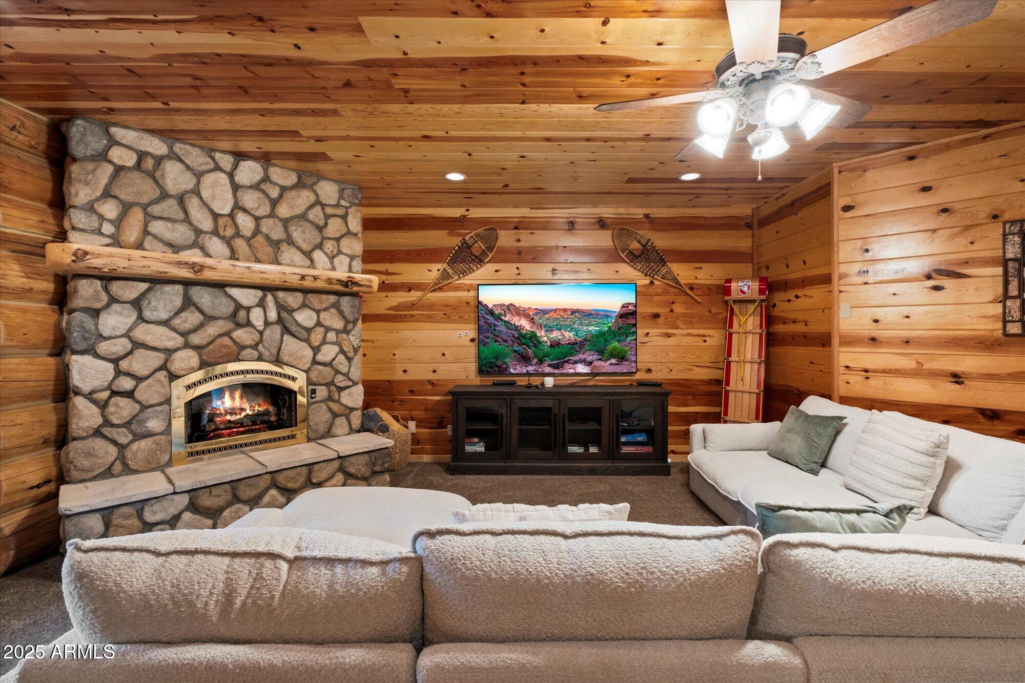 21 E COUNTY ROAD N1031 Road, 1031