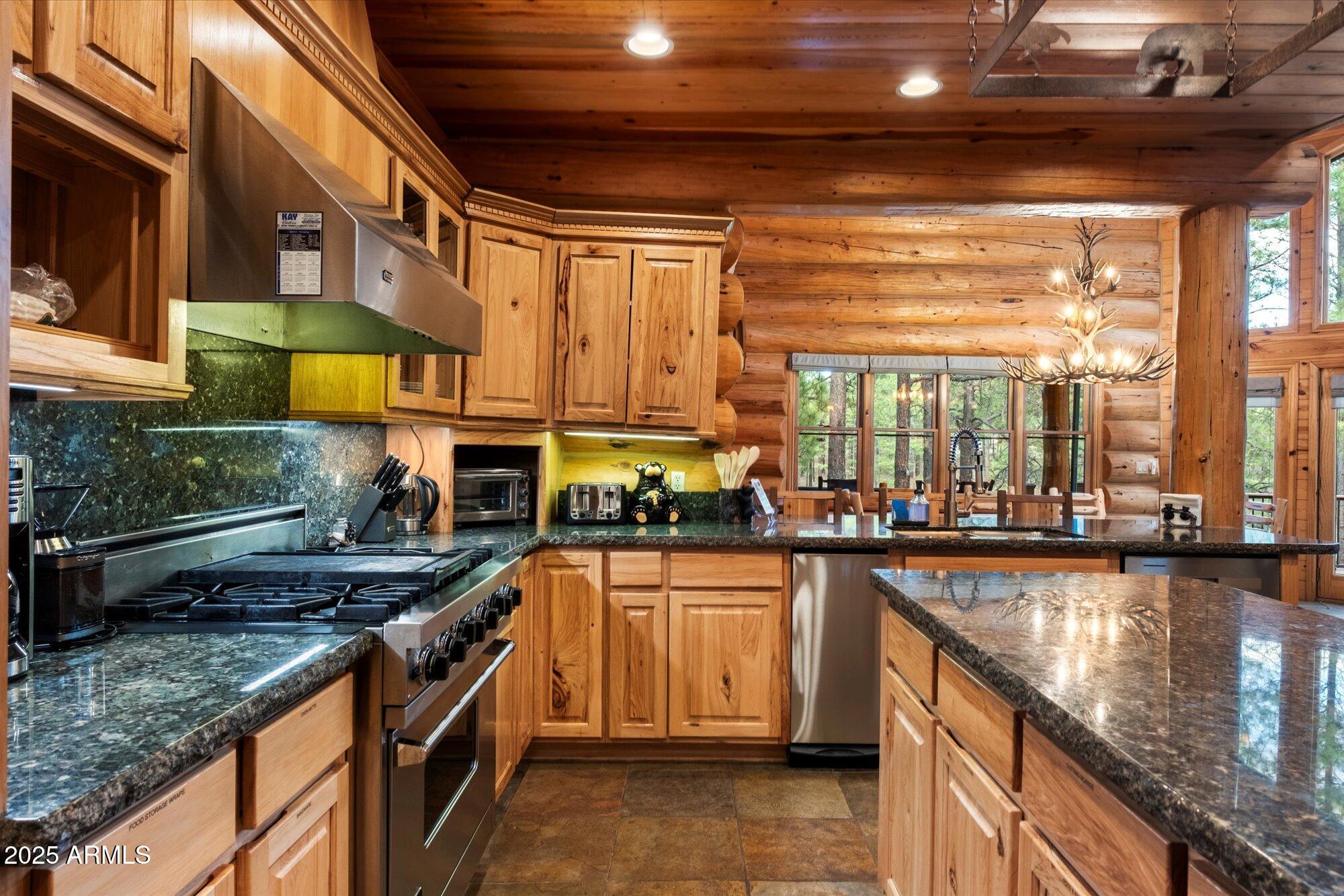 21 E COUNTY ROAD N1031 Road, 1031