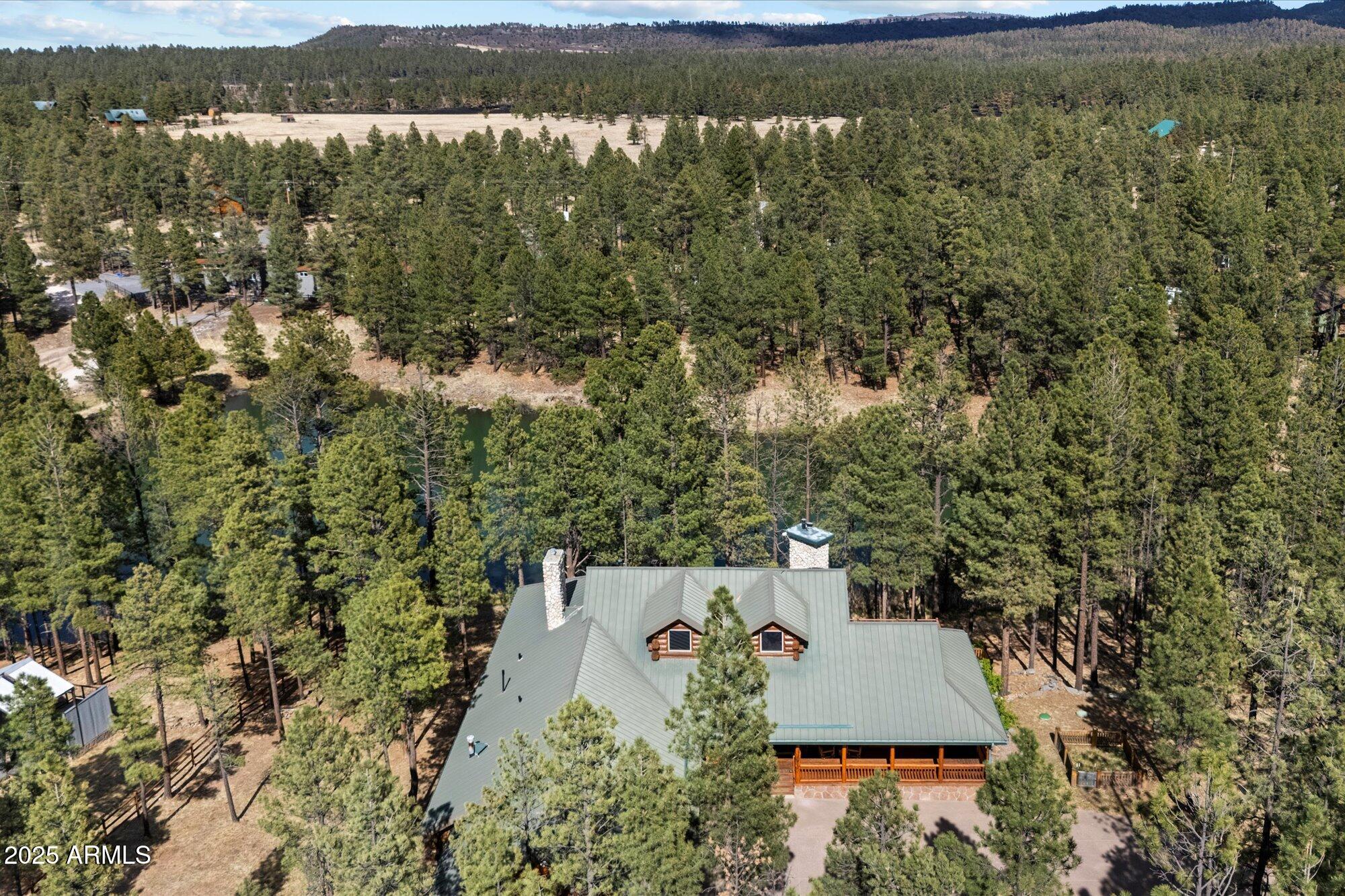 21 E COUNTY ROAD N1031 Road, 1031