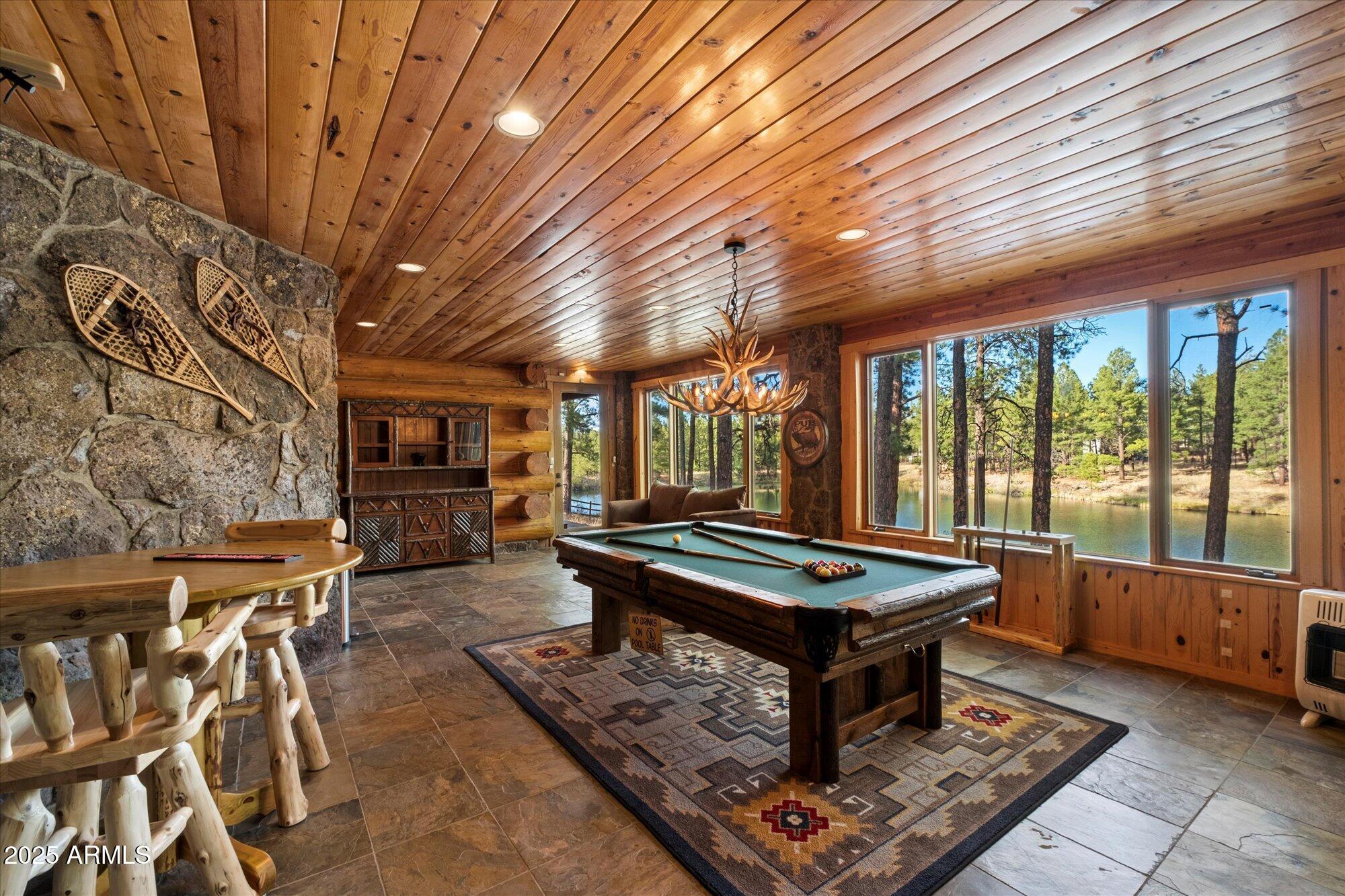 21 E COUNTY ROAD N1031 Road, 1031