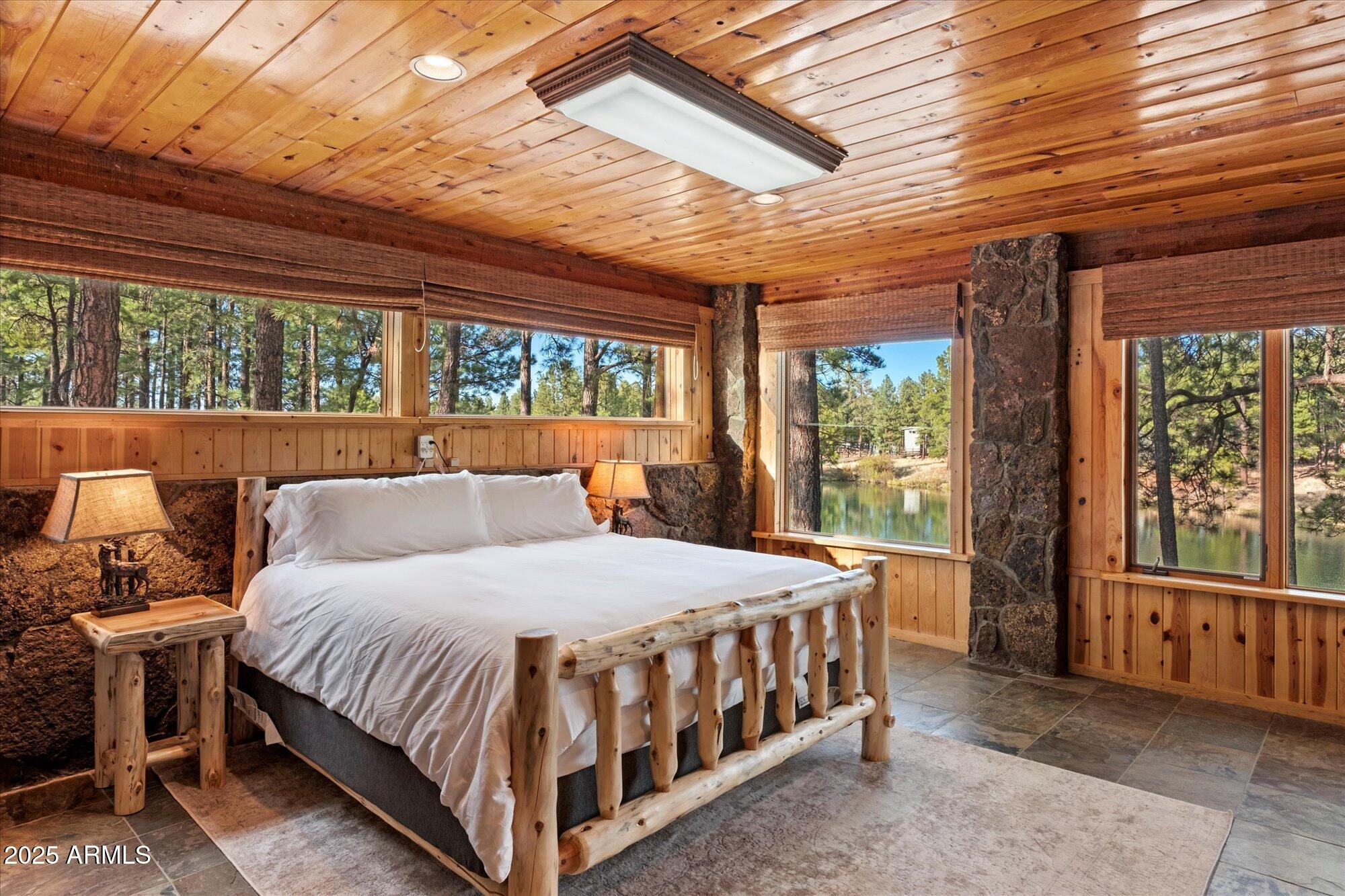 21 E COUNTY ROAD N1031 Road, 1031