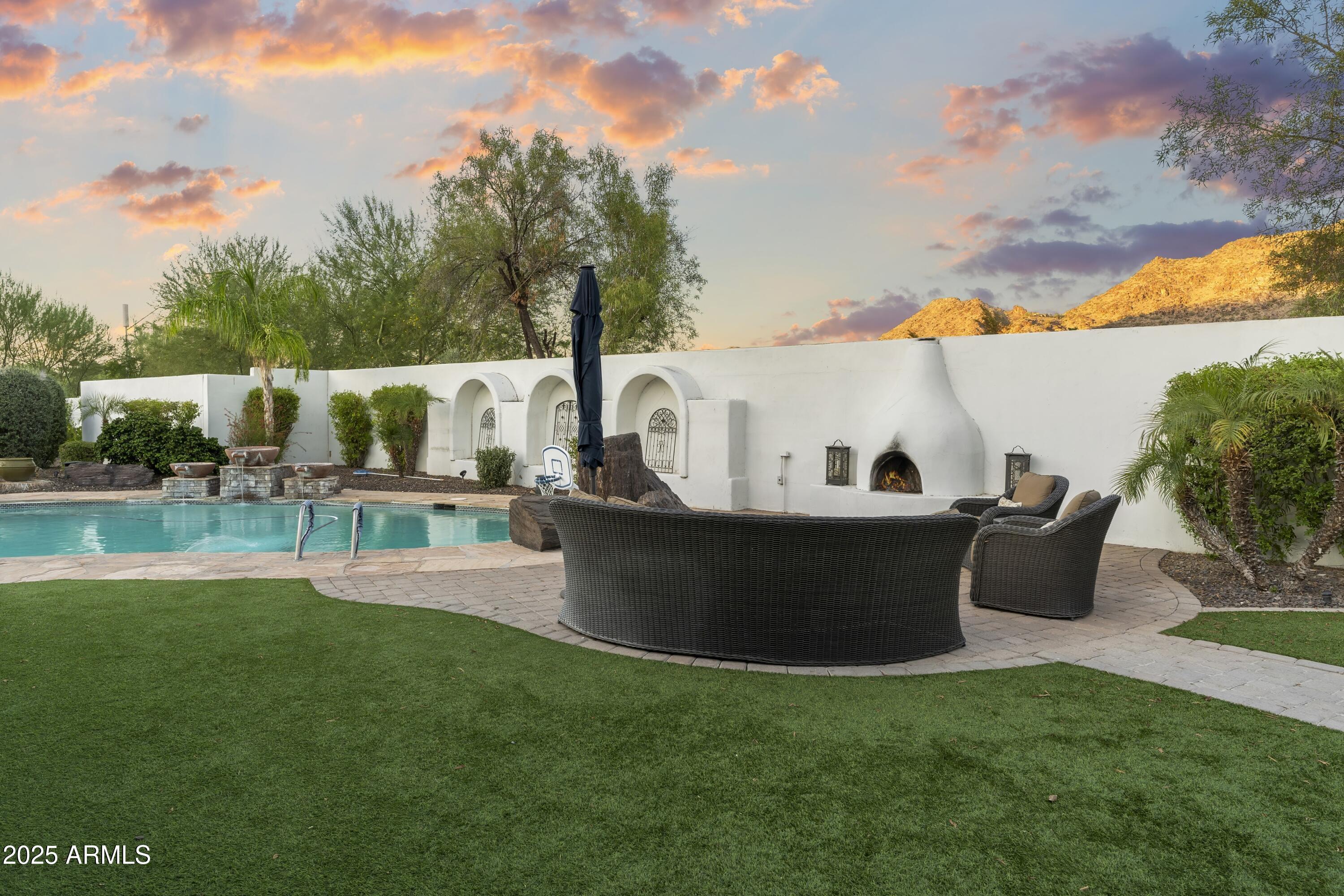 4824 E HUMMINGBIRD Lane