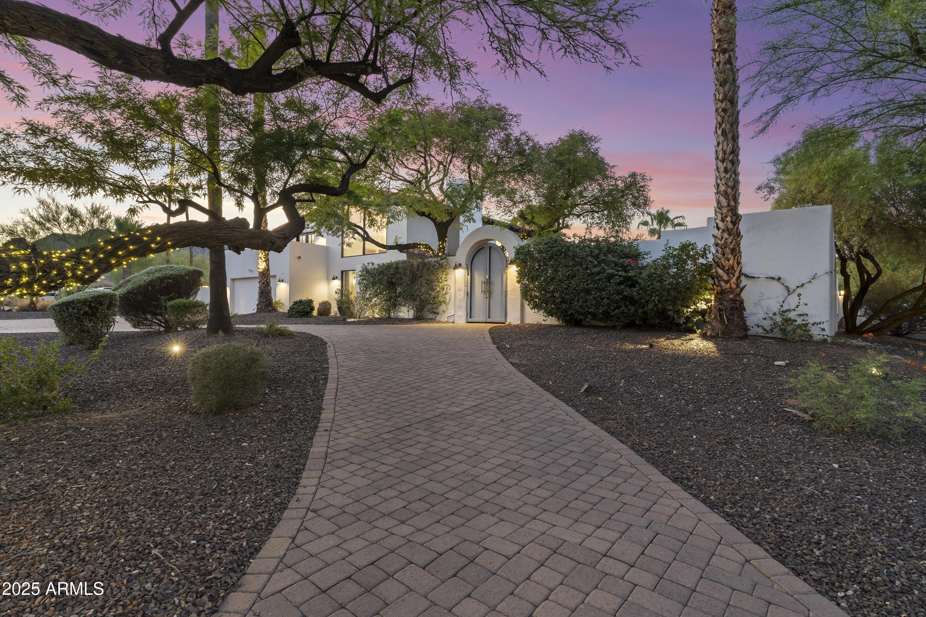 4824 E HUMMINGBIRD Lane