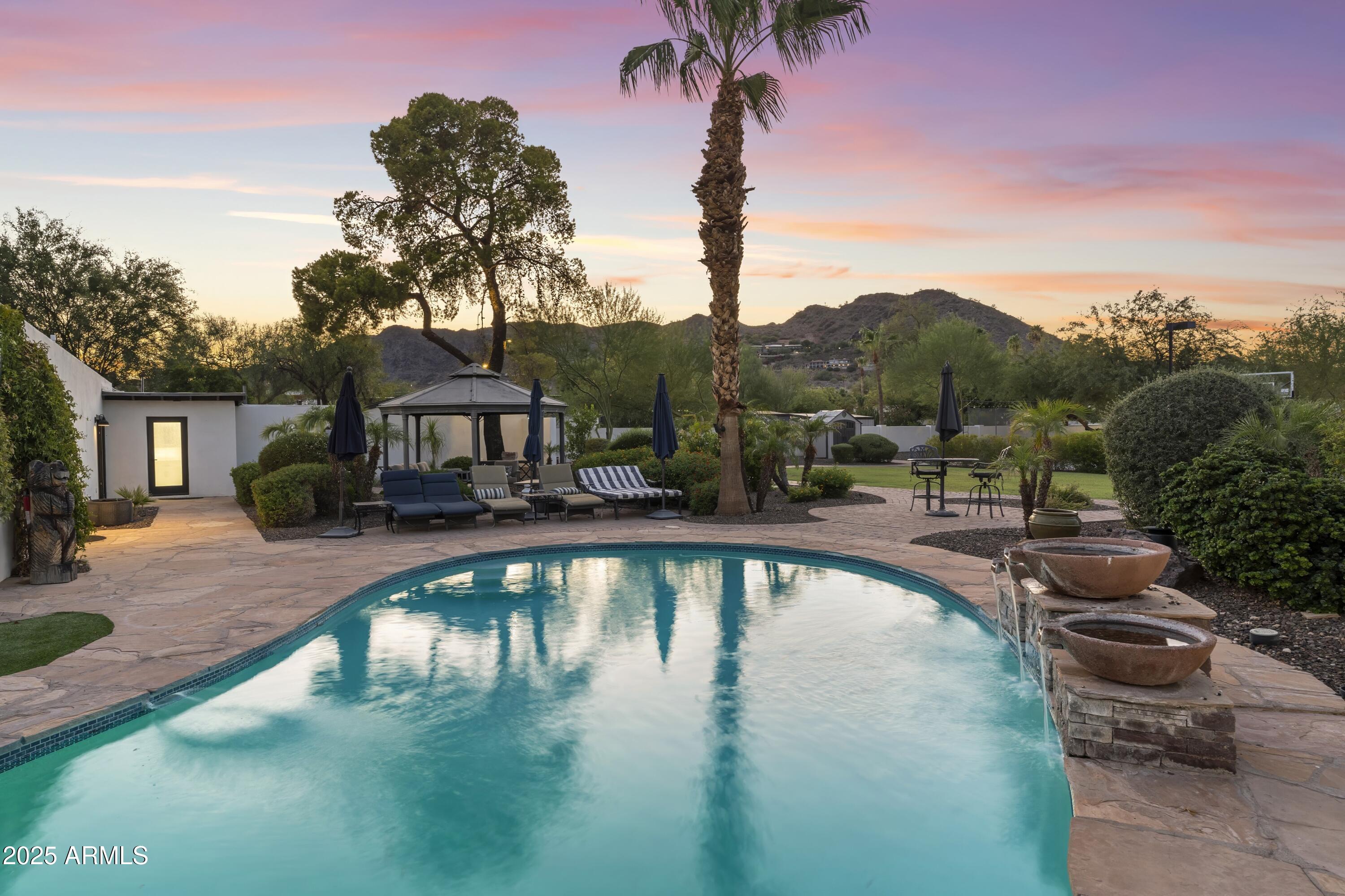 4824 E HUMMINGBIRD Lane