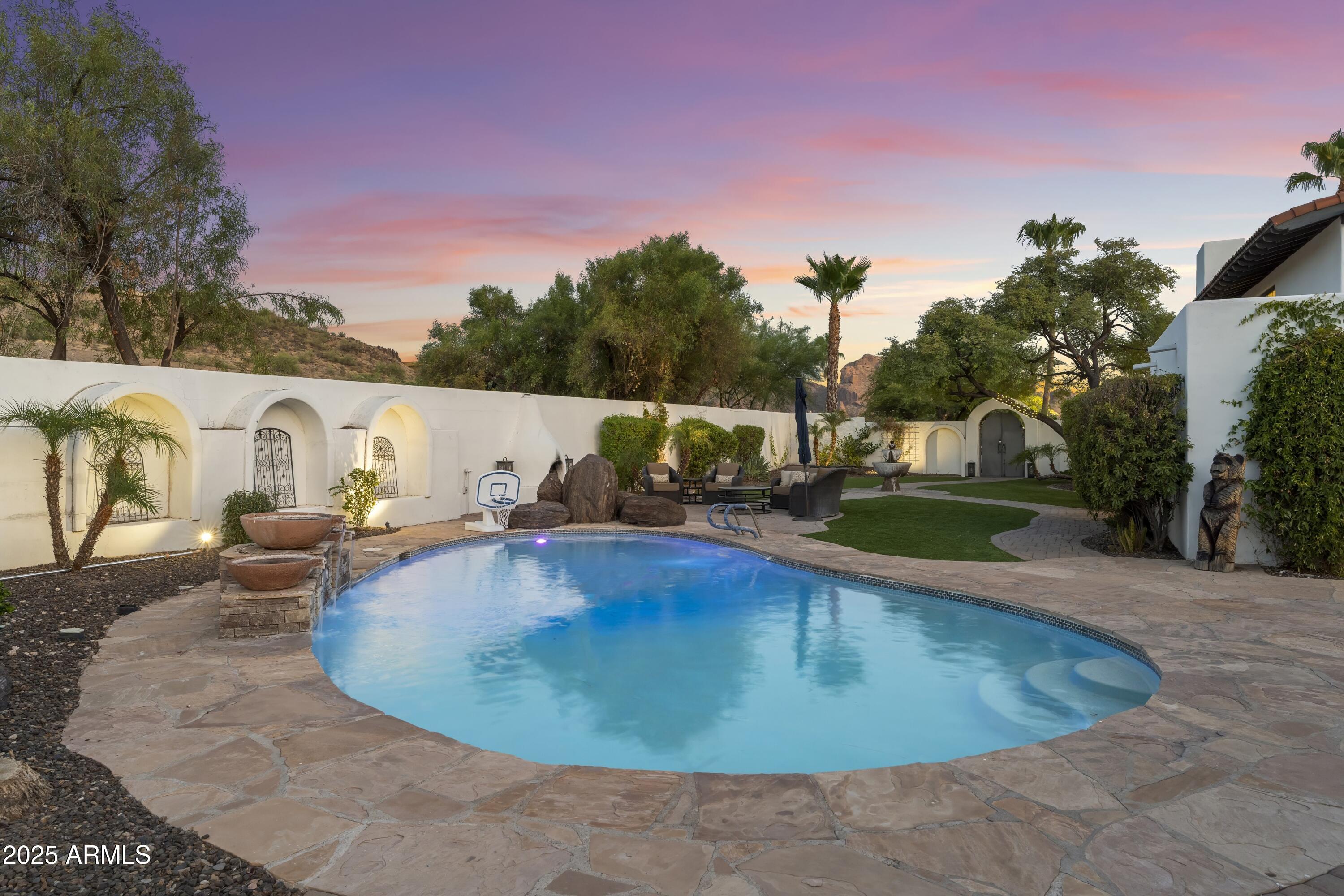 4824 E HUMMINGBIRD Lane