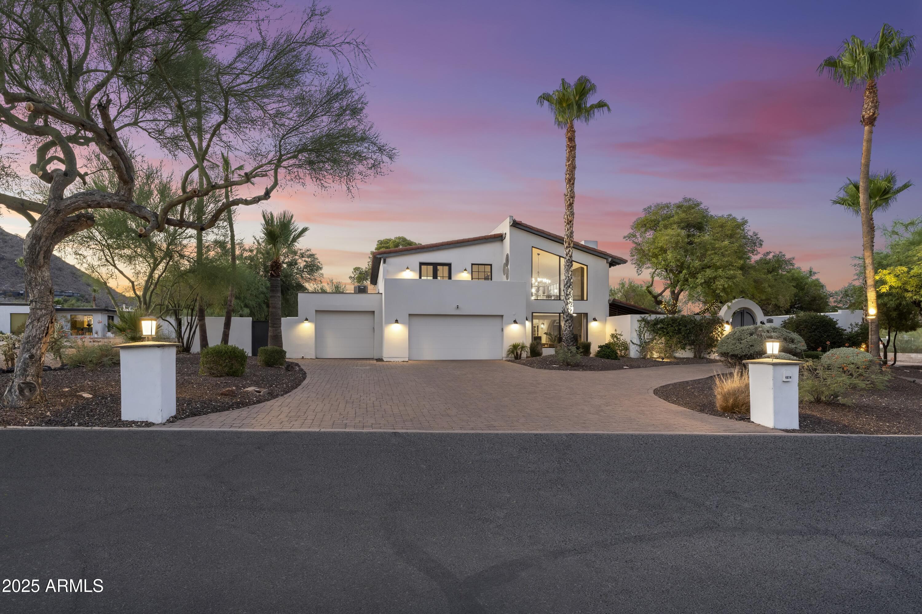 4824 E HUMMINGBIRD Lane