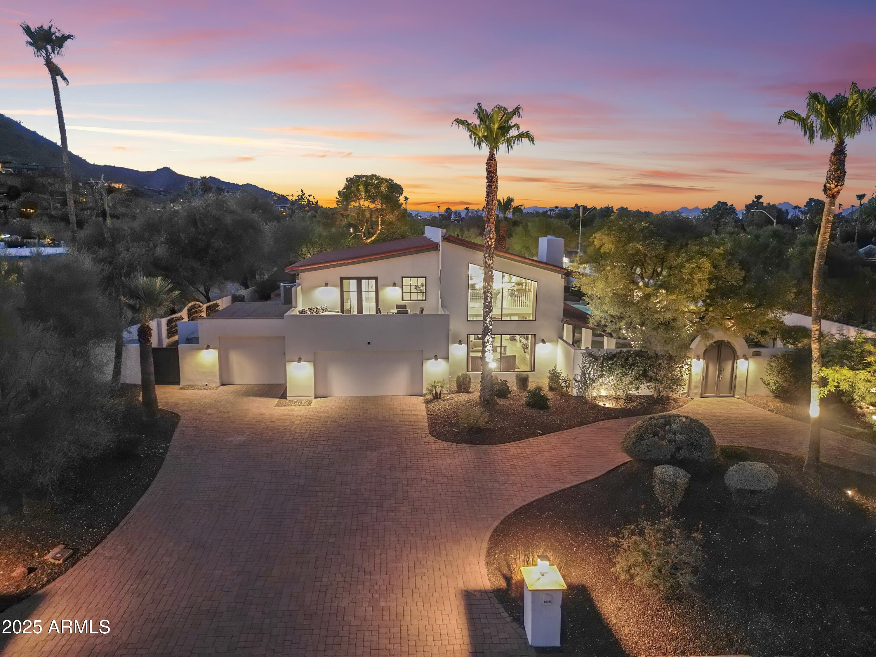 4824 E HUMMINGBIRD Lane