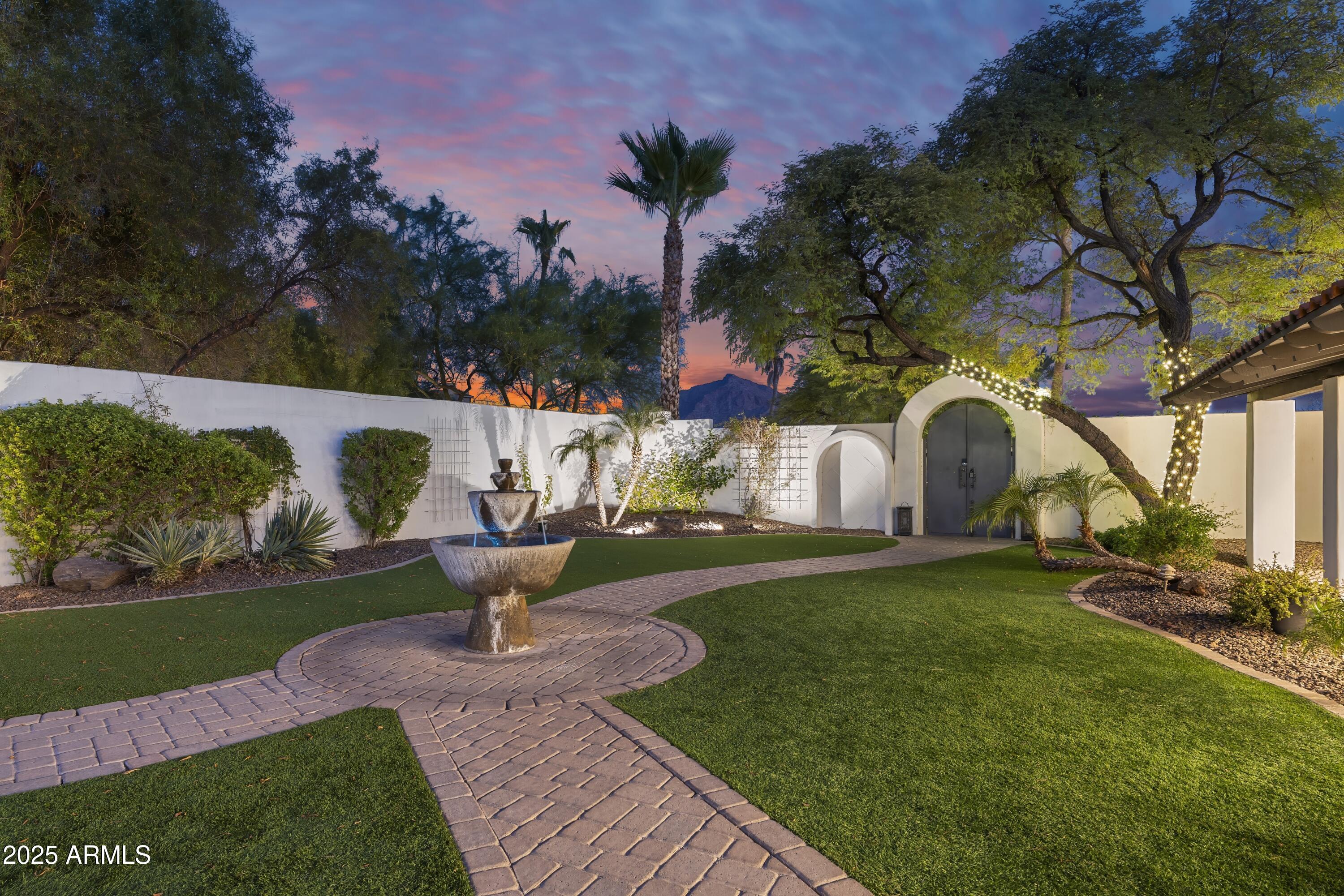 4824 E HUMMINGBIRD Lane