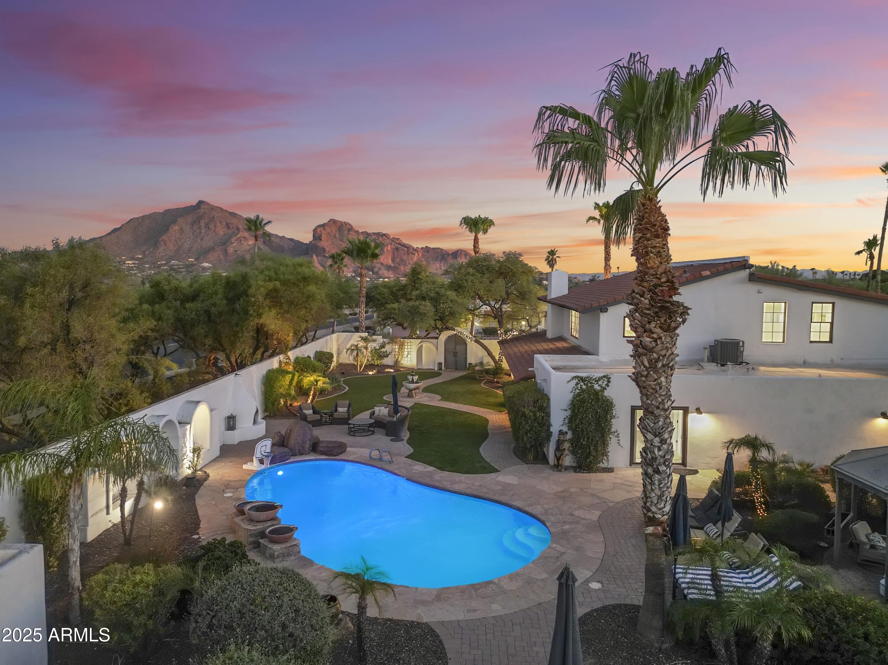 4824 E HUMMINGBIRD Lane