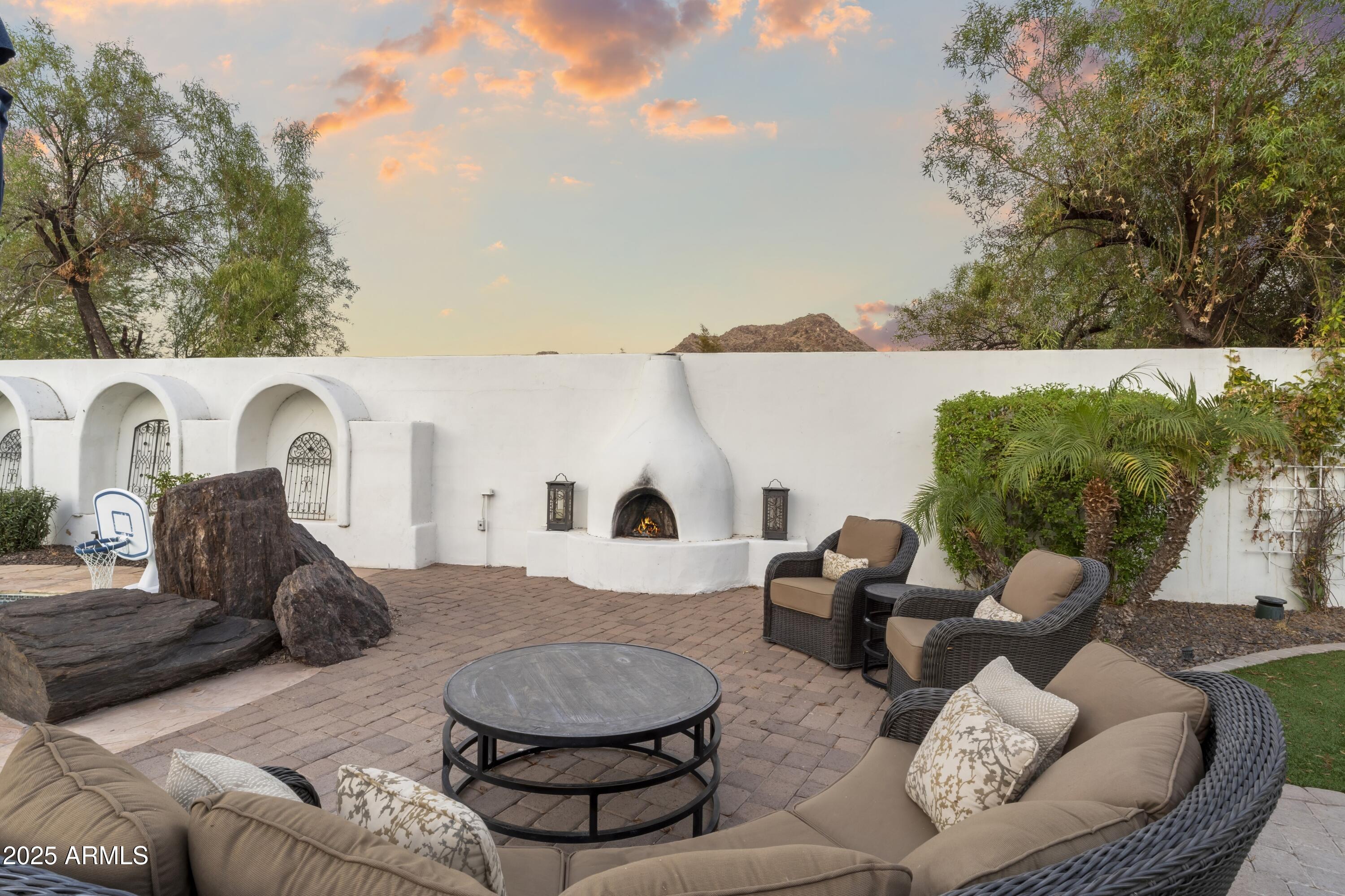 4824 E HUMMINGBIRD Lane