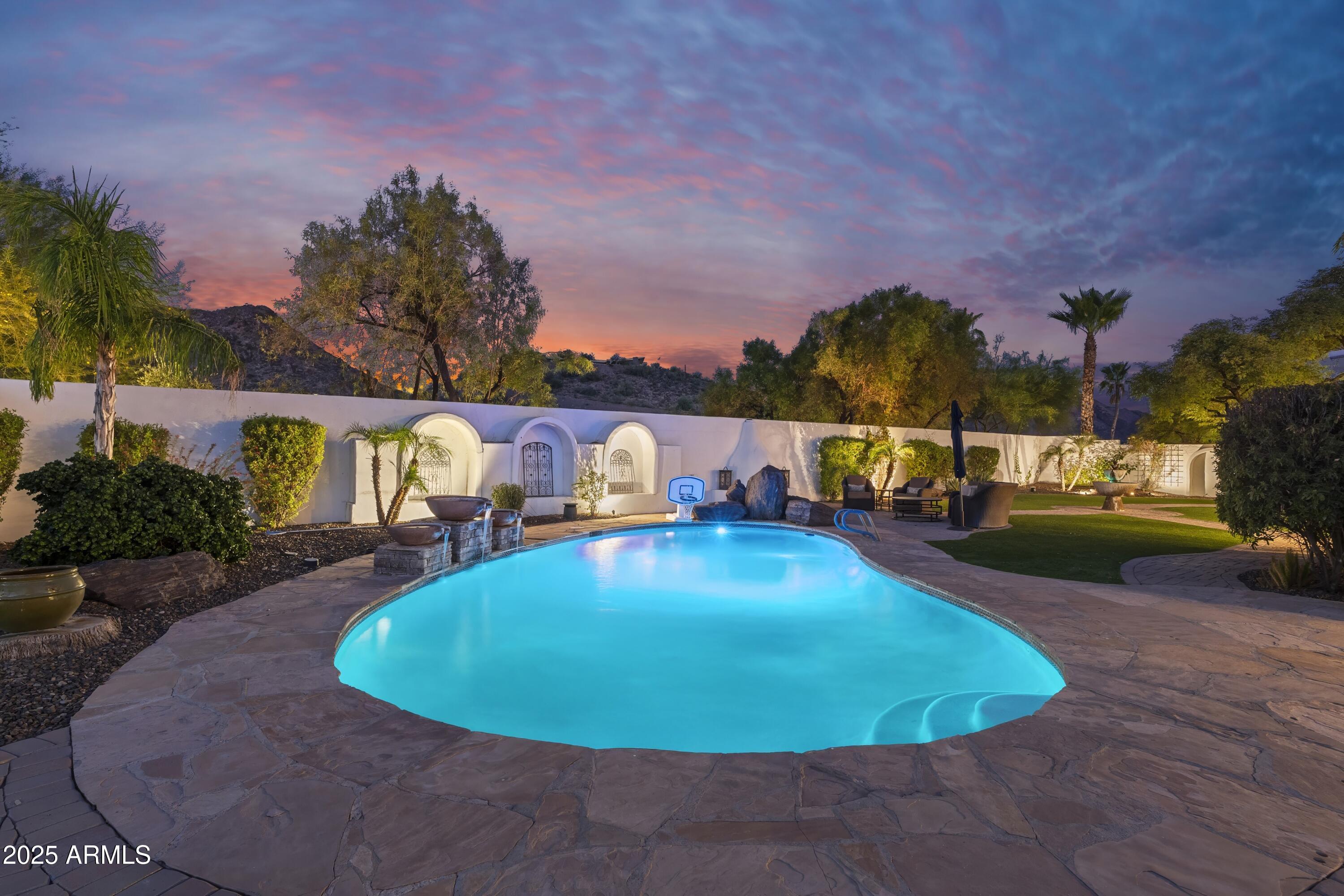 4824 E HUMMINGBIRD Lane