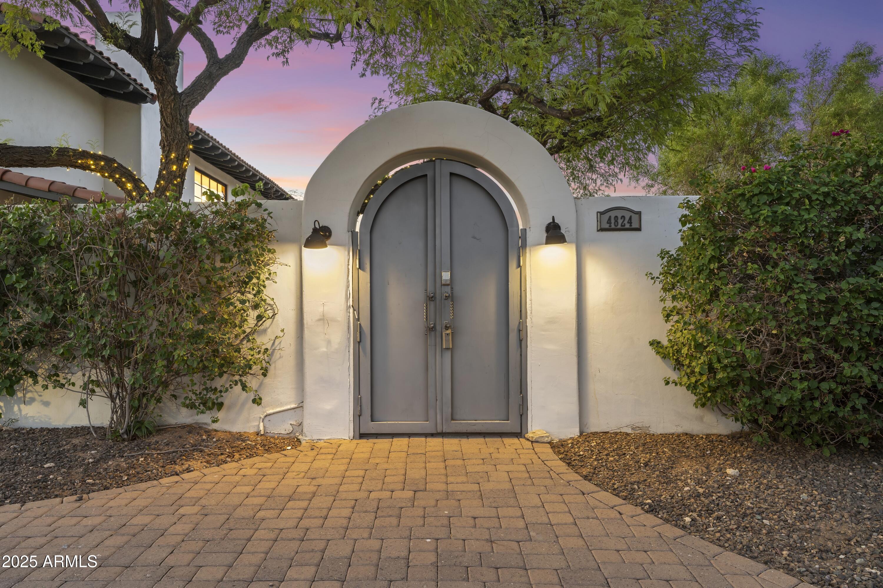 4824 E HUMMINGBIRD Lane
