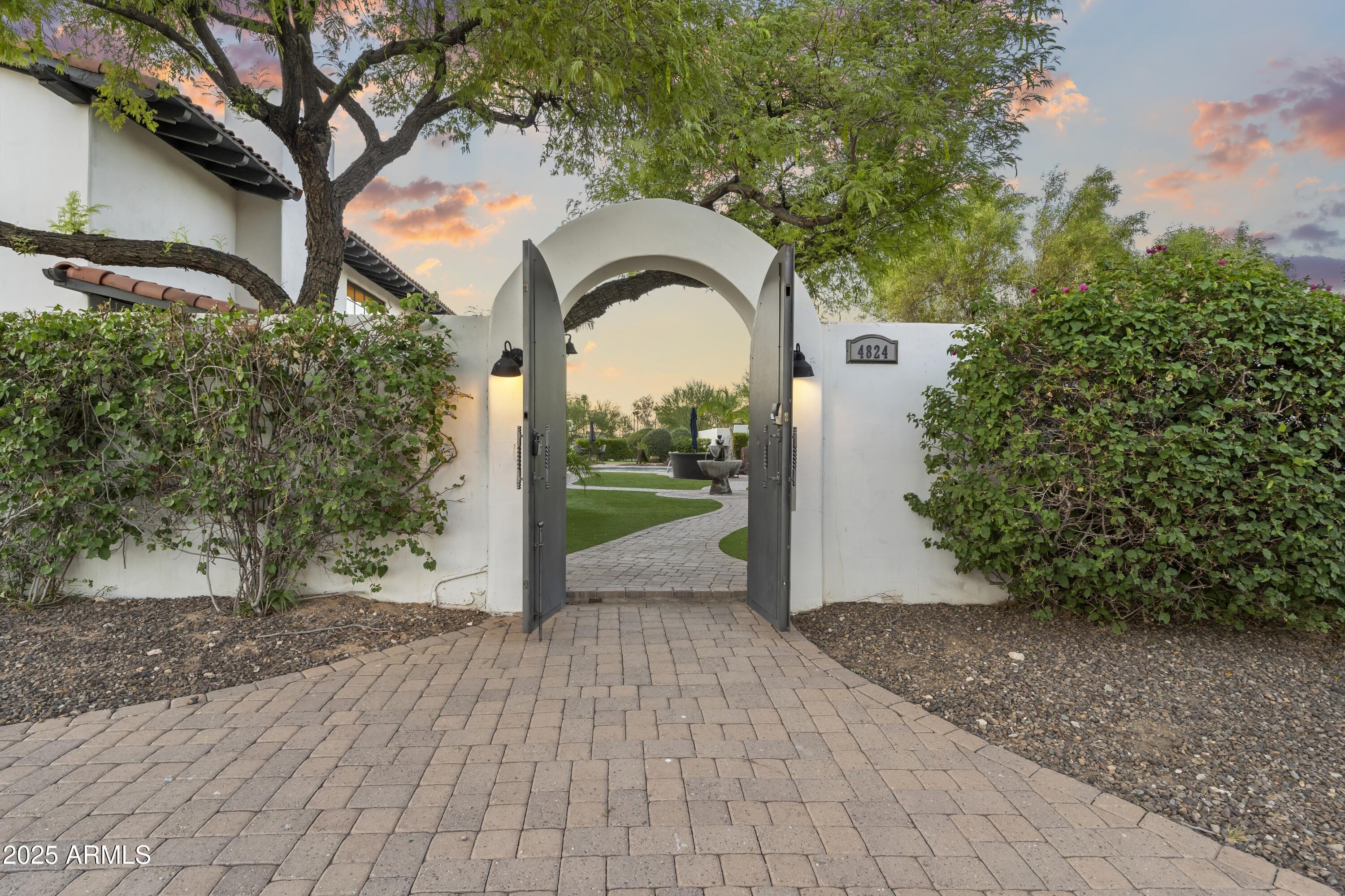 4824 E HUMMINGBIRD Lane