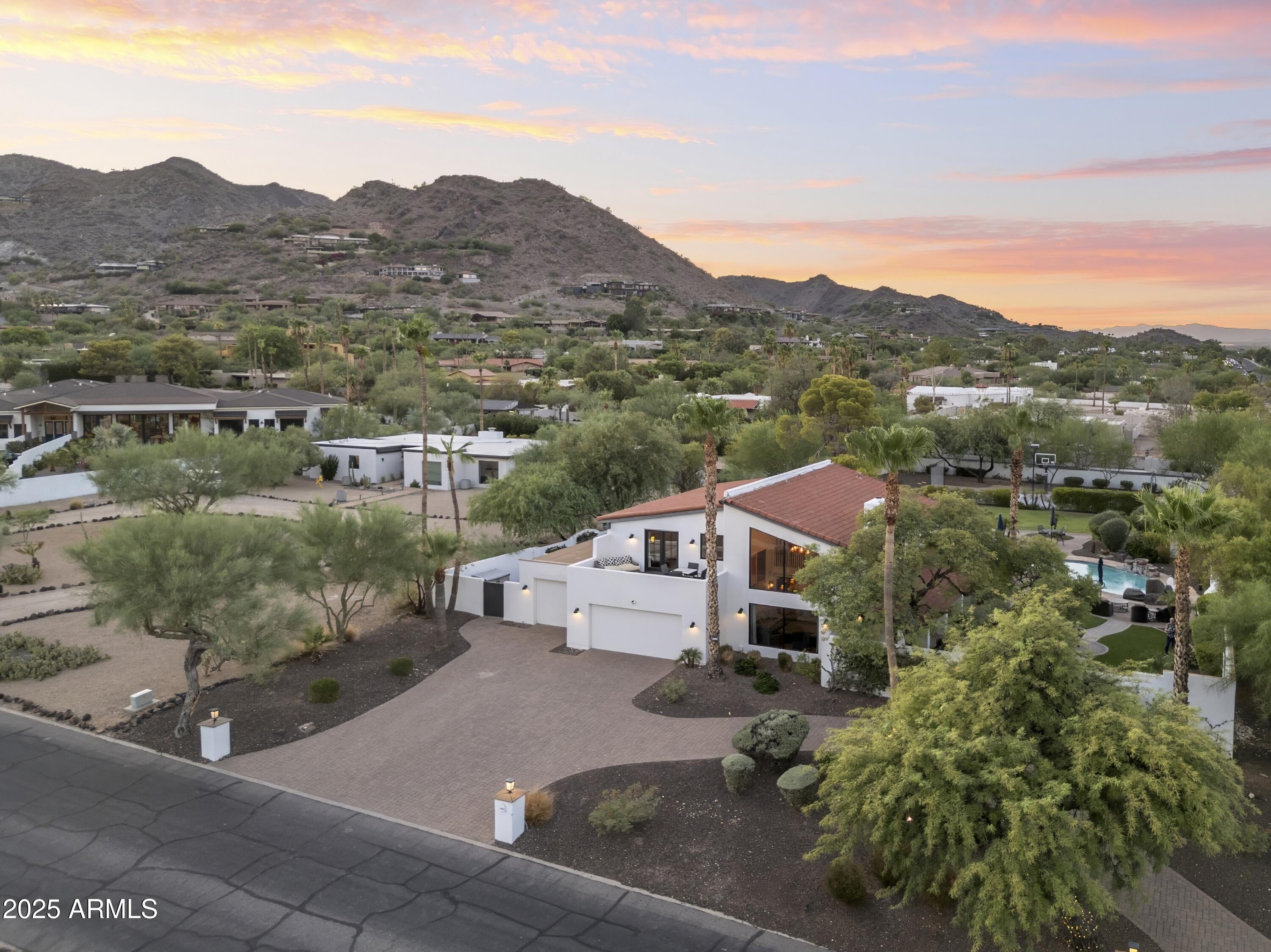 4824 E HUMMINGBIRD Lane