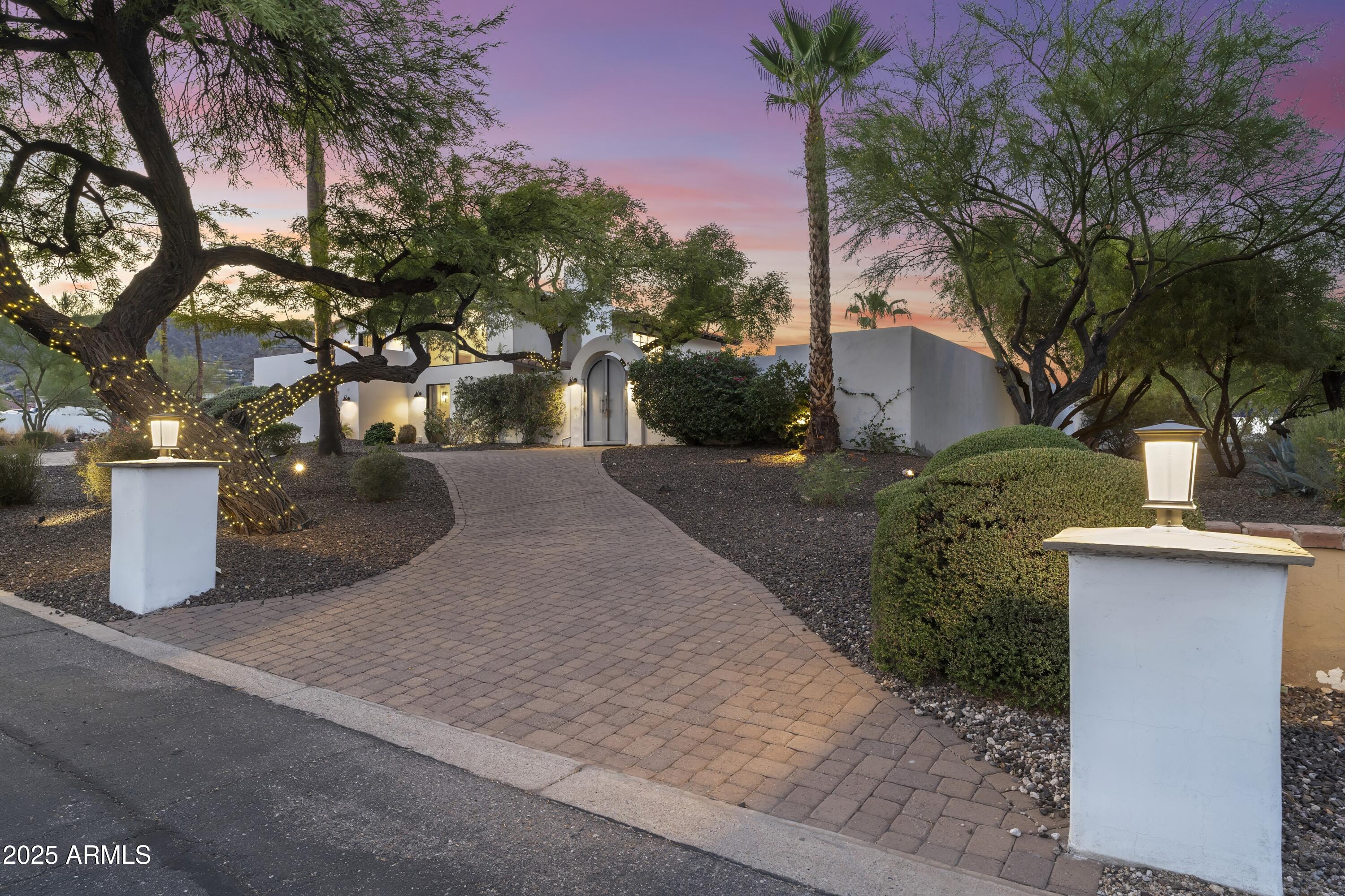 4824 E HUMMINGBIRD Lane