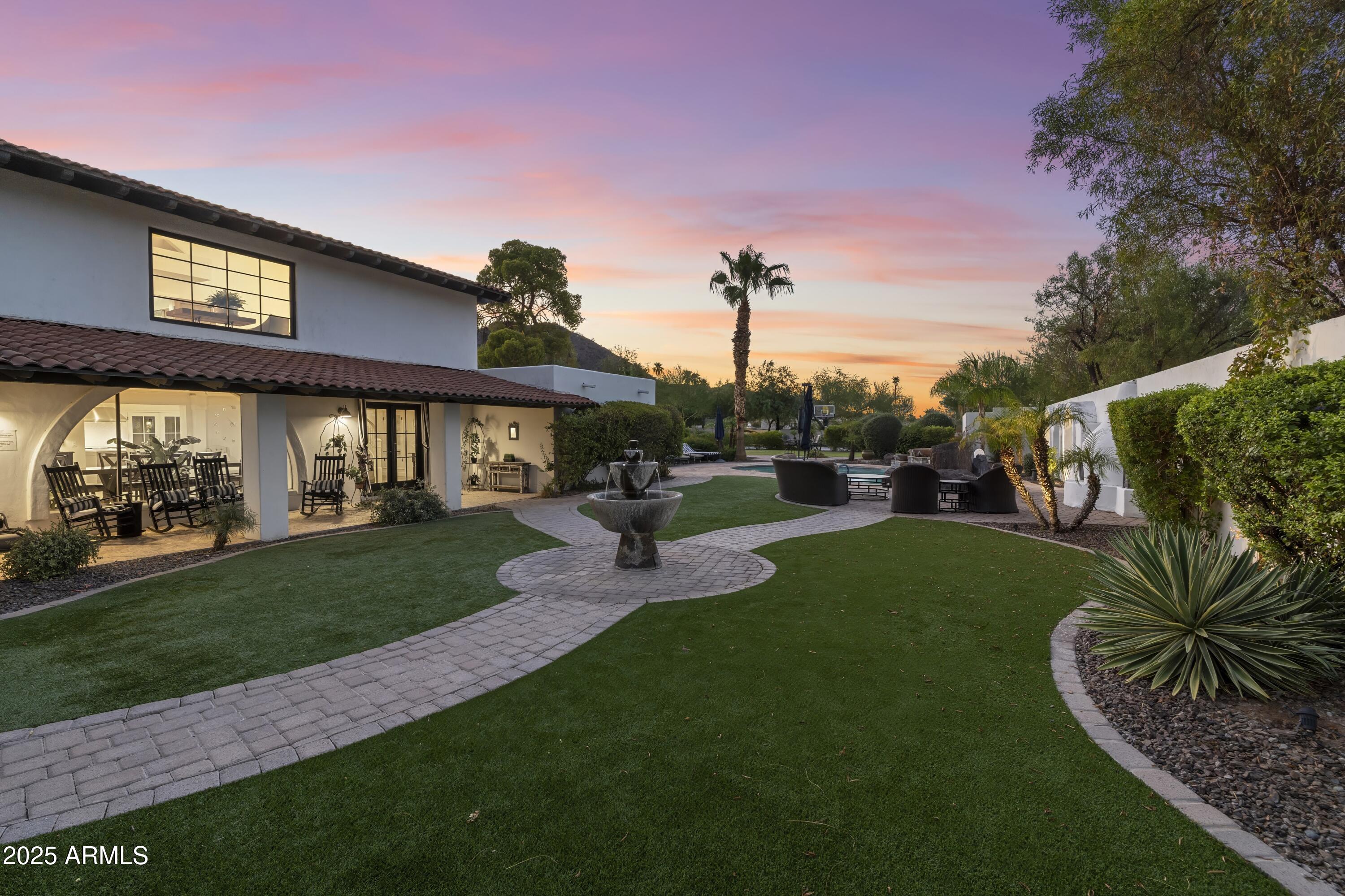 4824 E HUMMINGBIRD Lane