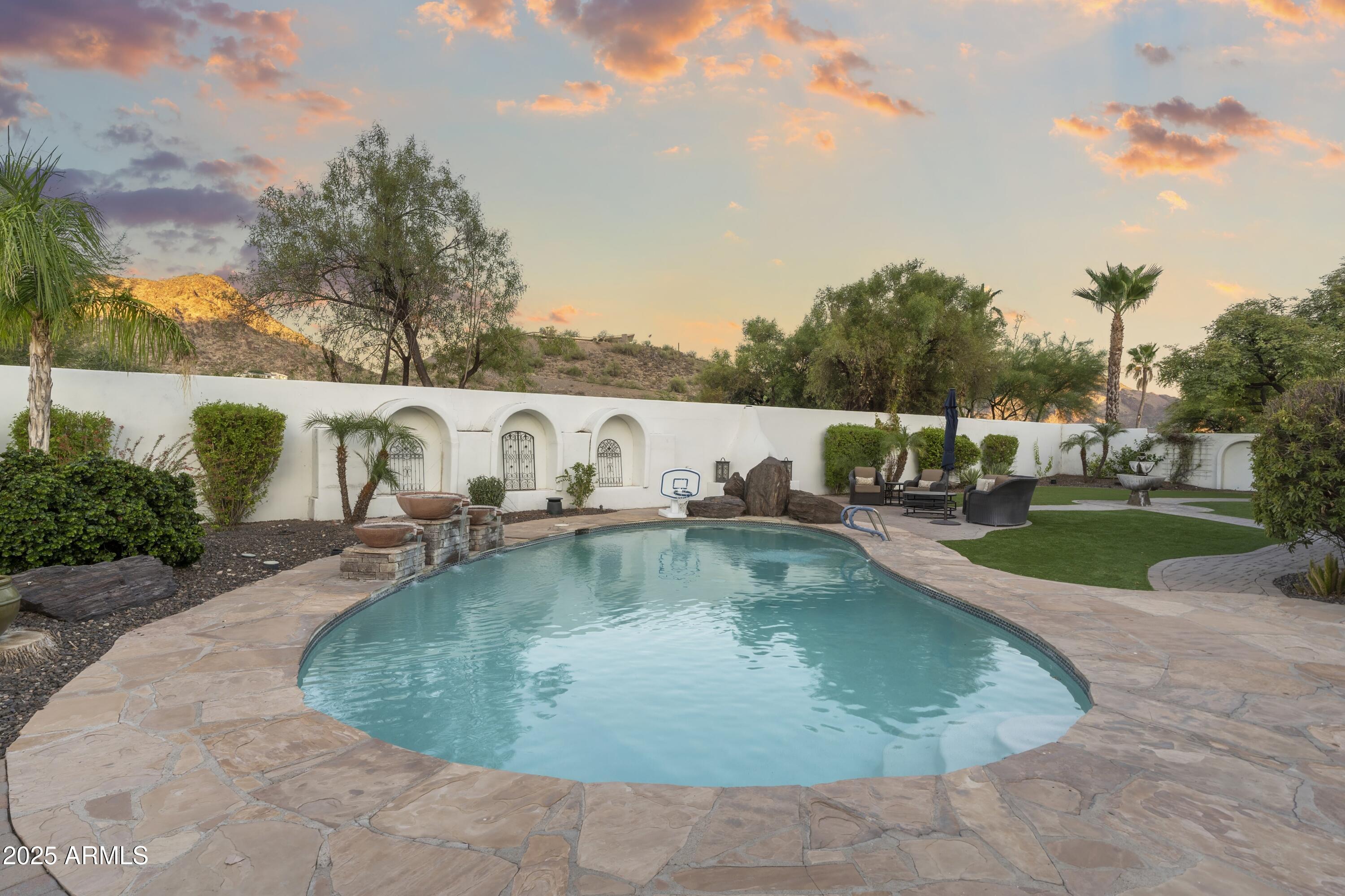 4824 E HUMMINGBIRD Lane