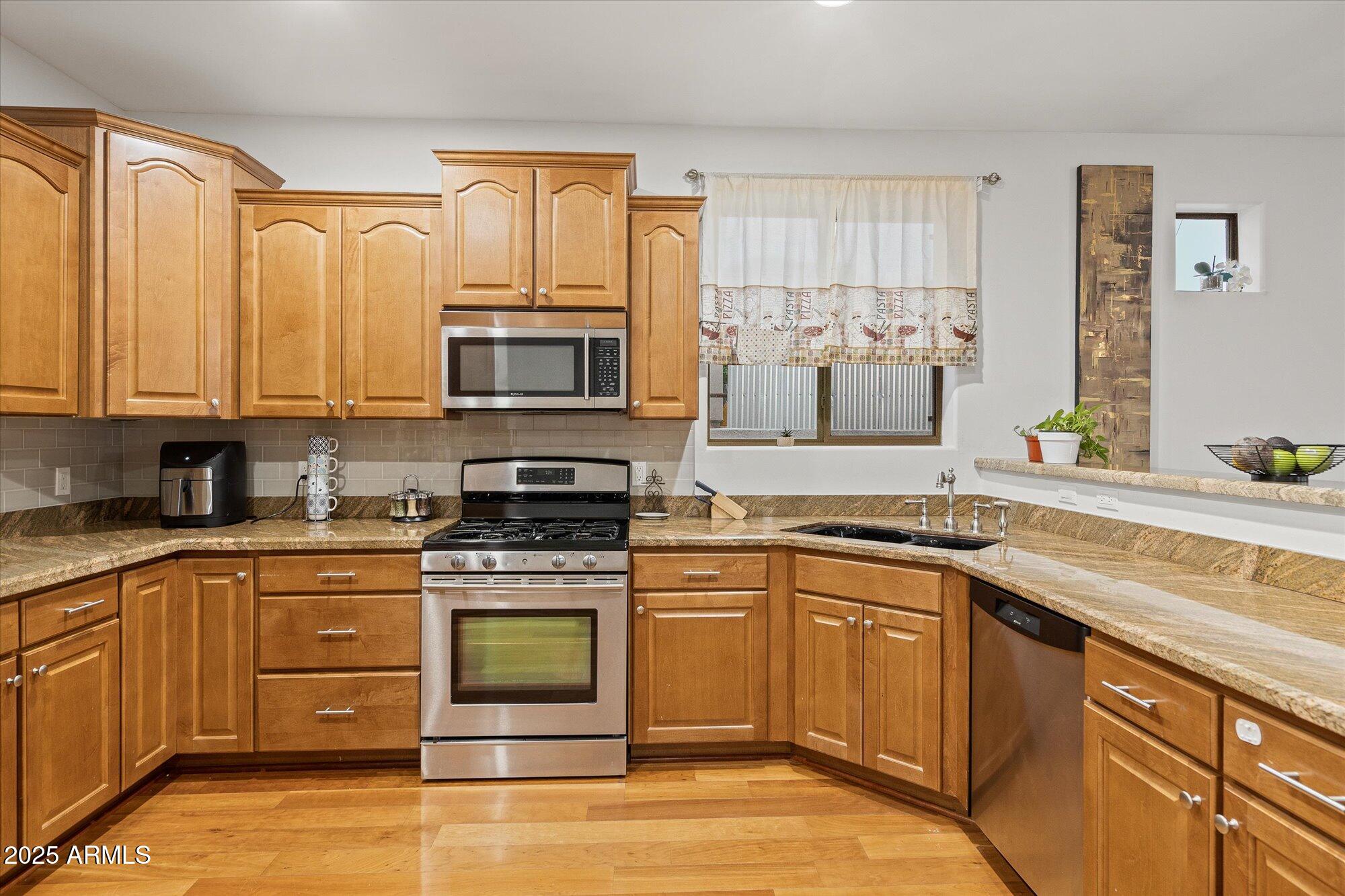 13 E Foothill