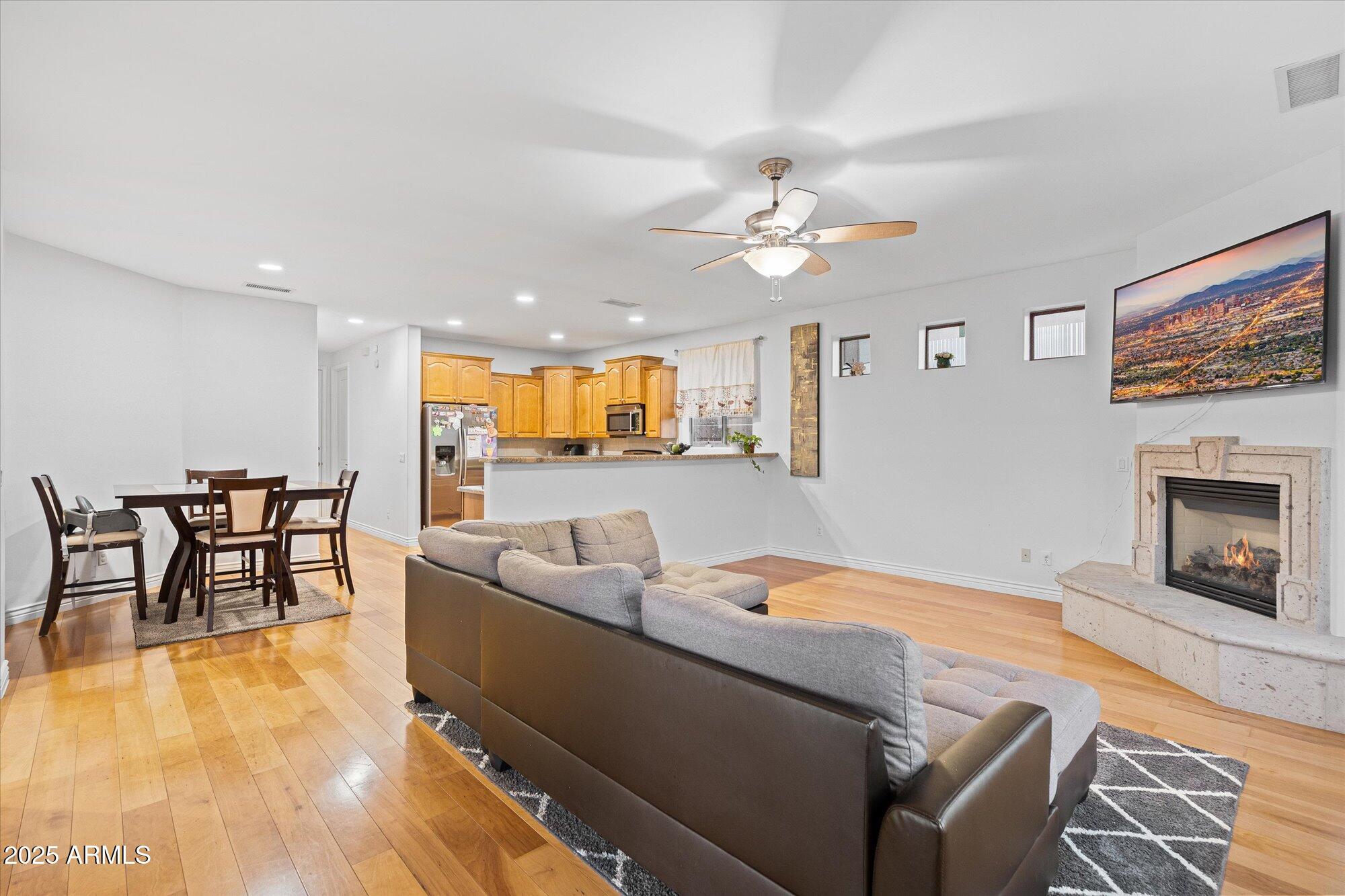 13 E Foothill