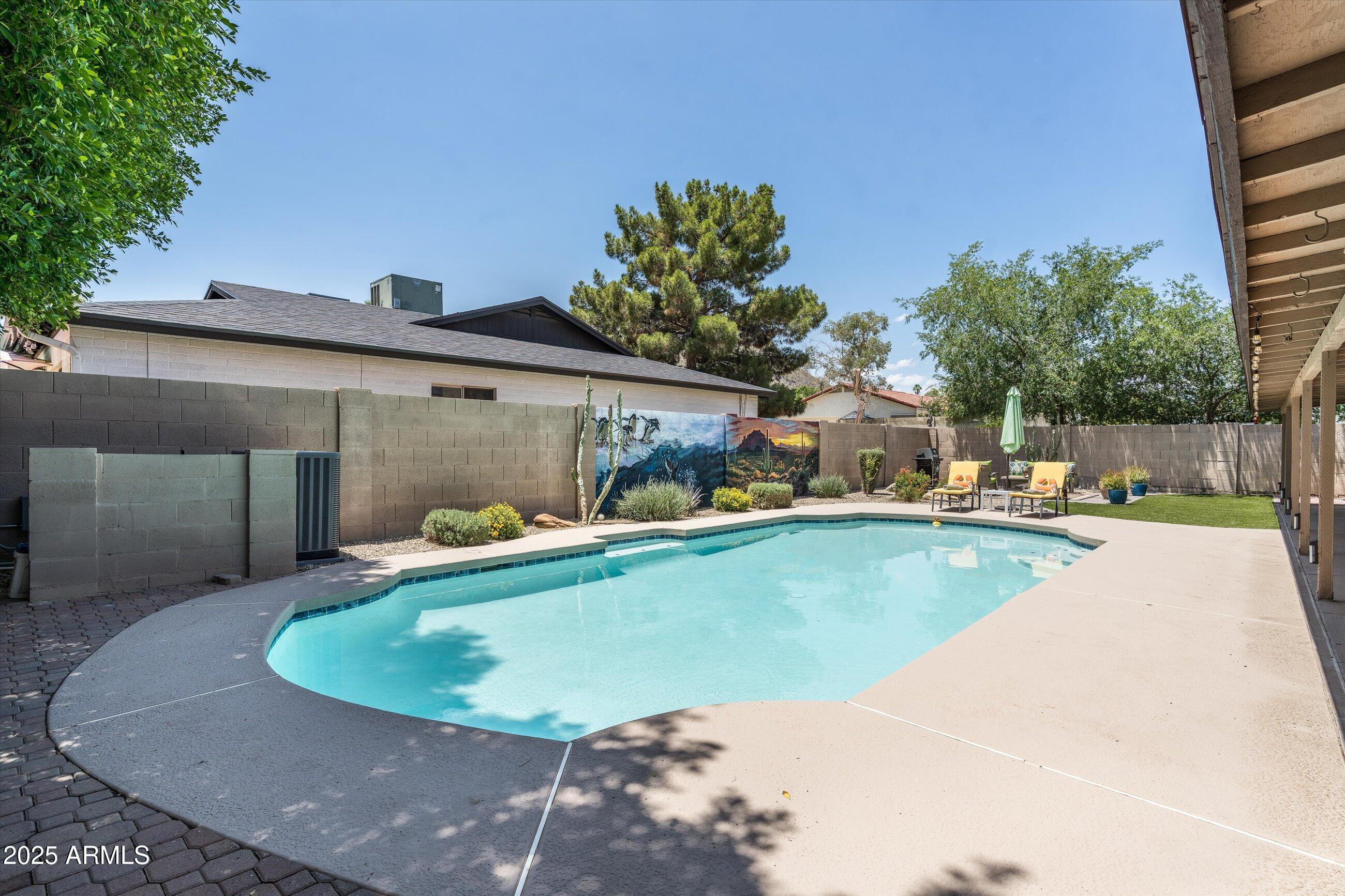 2301 E SUNNYSIDE Drive