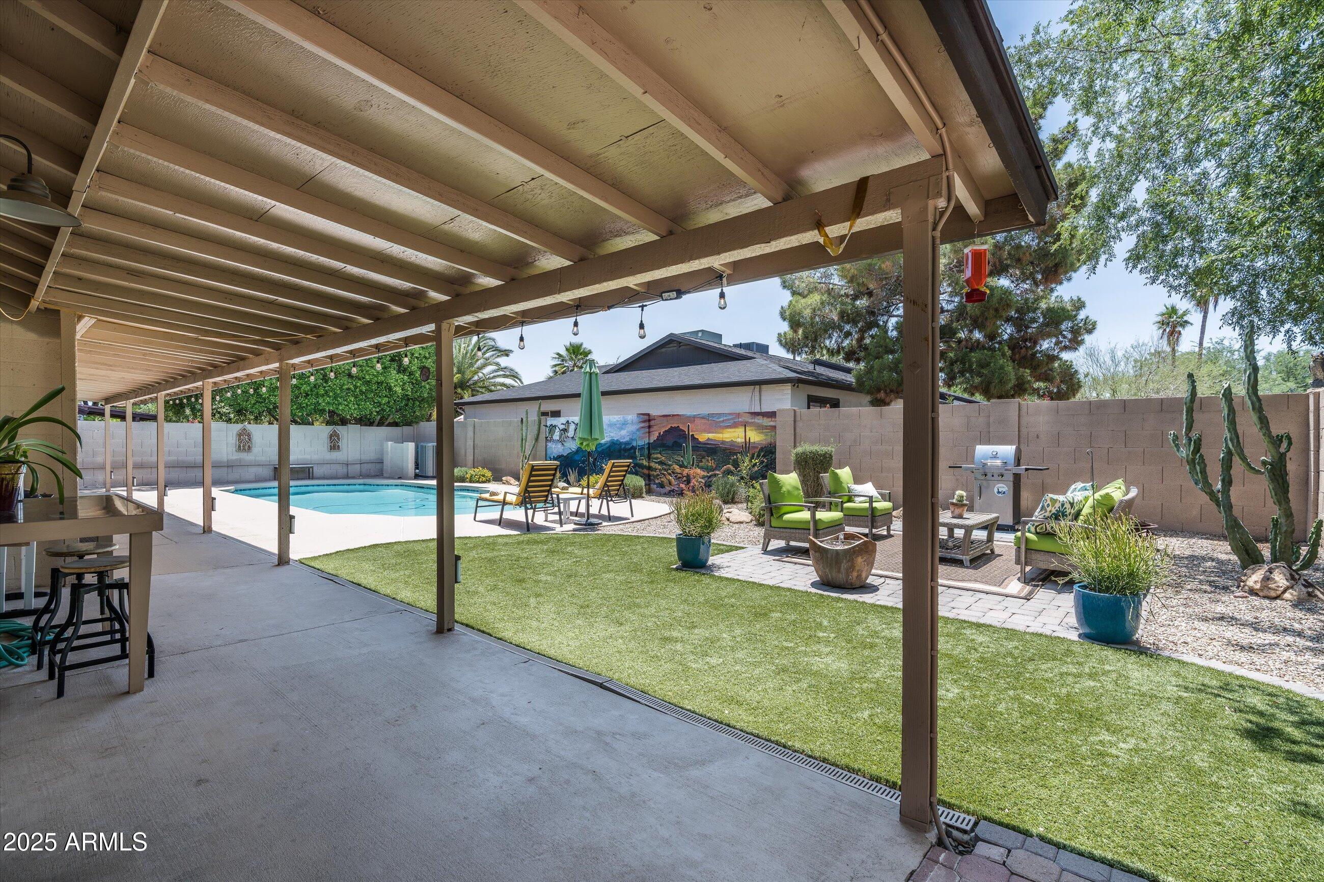 2301 E SUNNYSIDE Drive