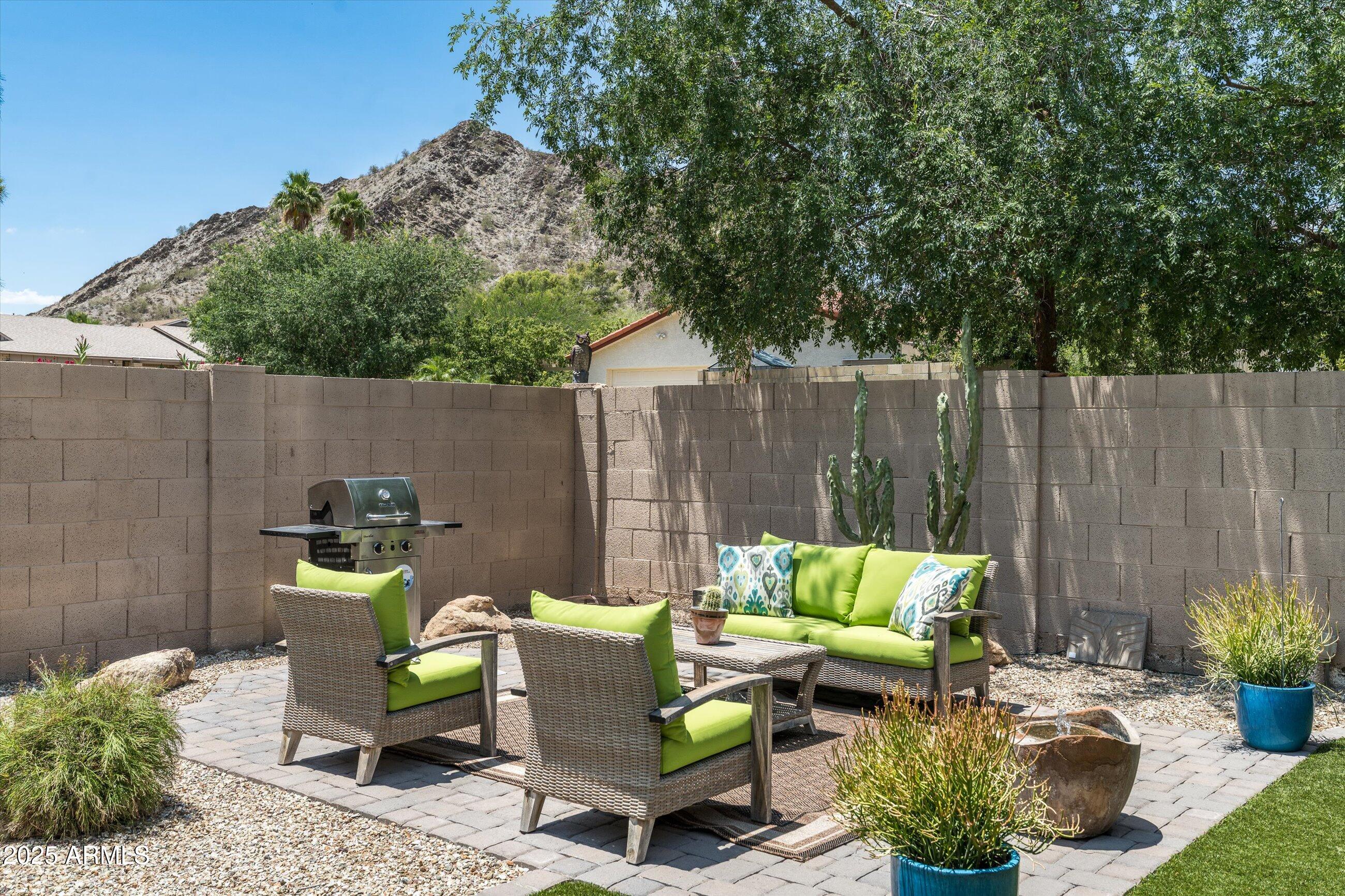 2301 E SUNNYSIDE Drive