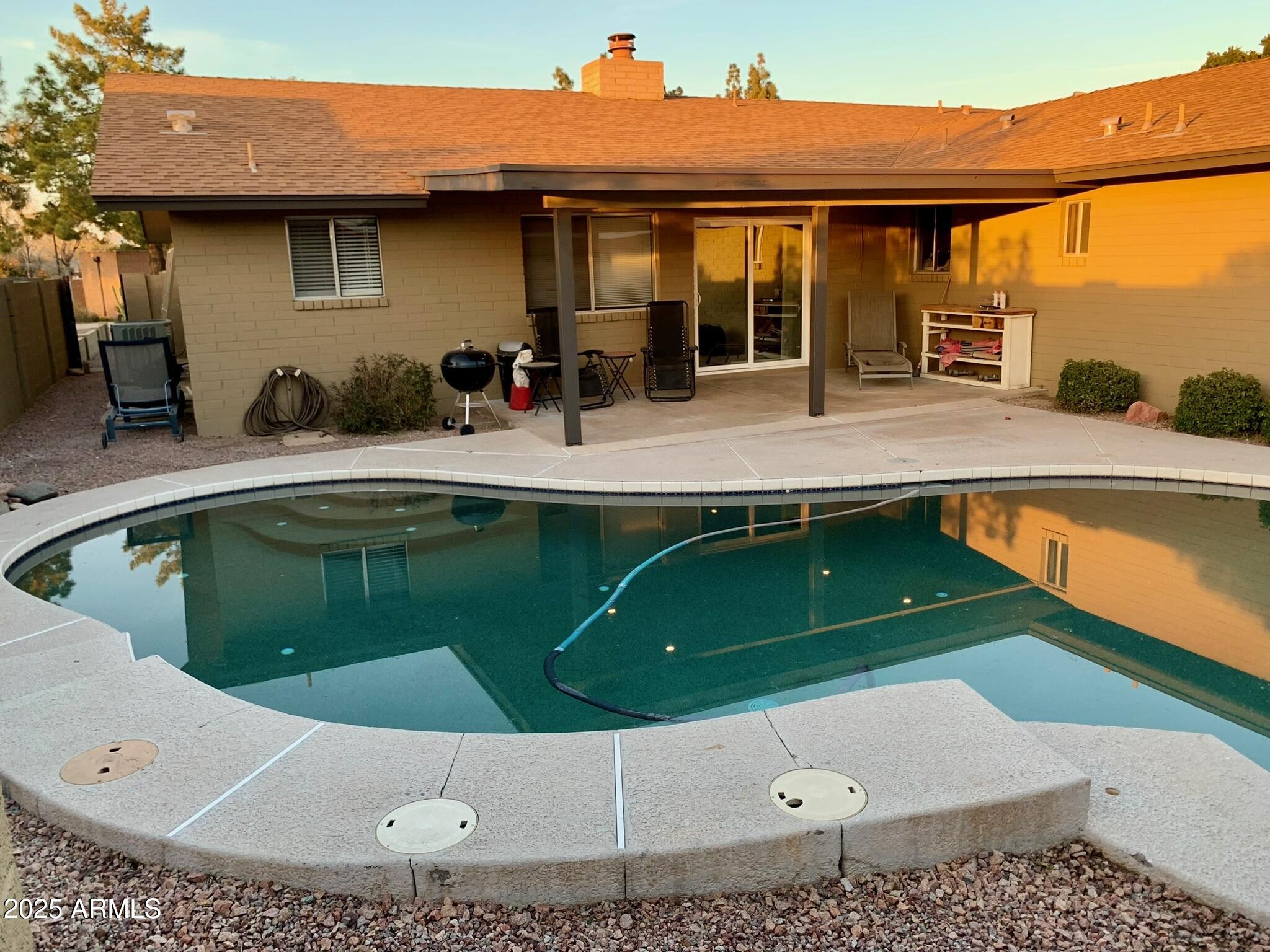 1235 W 12TH Place
