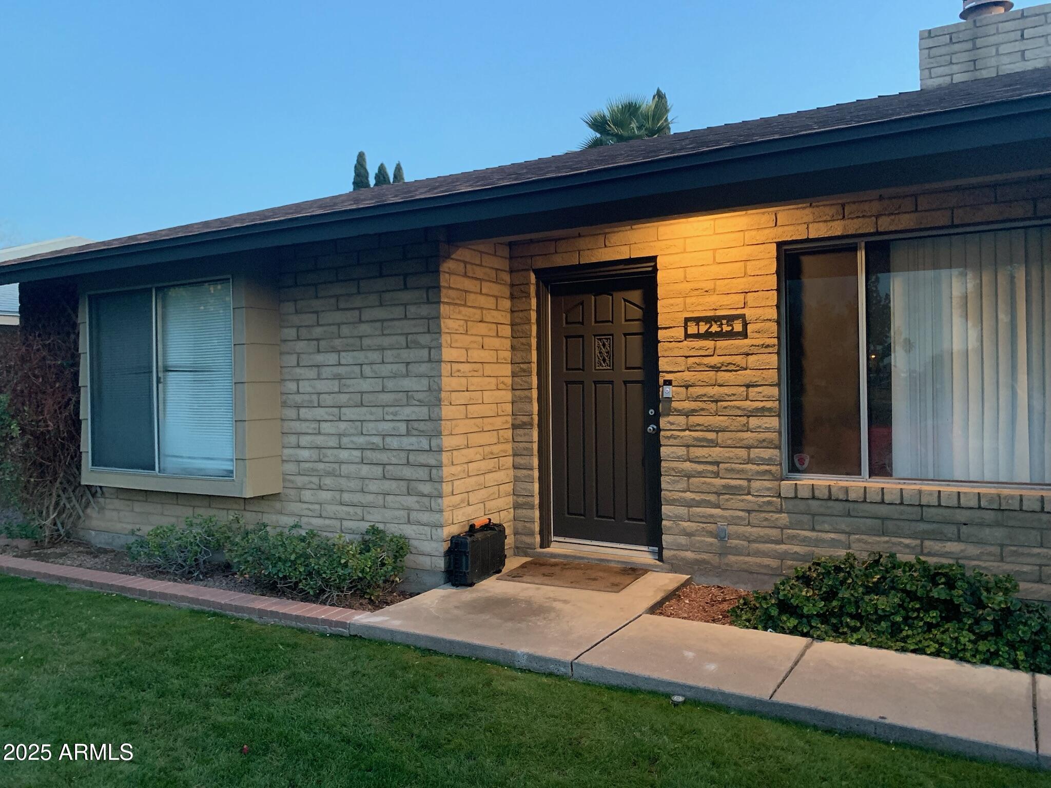 1235 W 12TH Place
