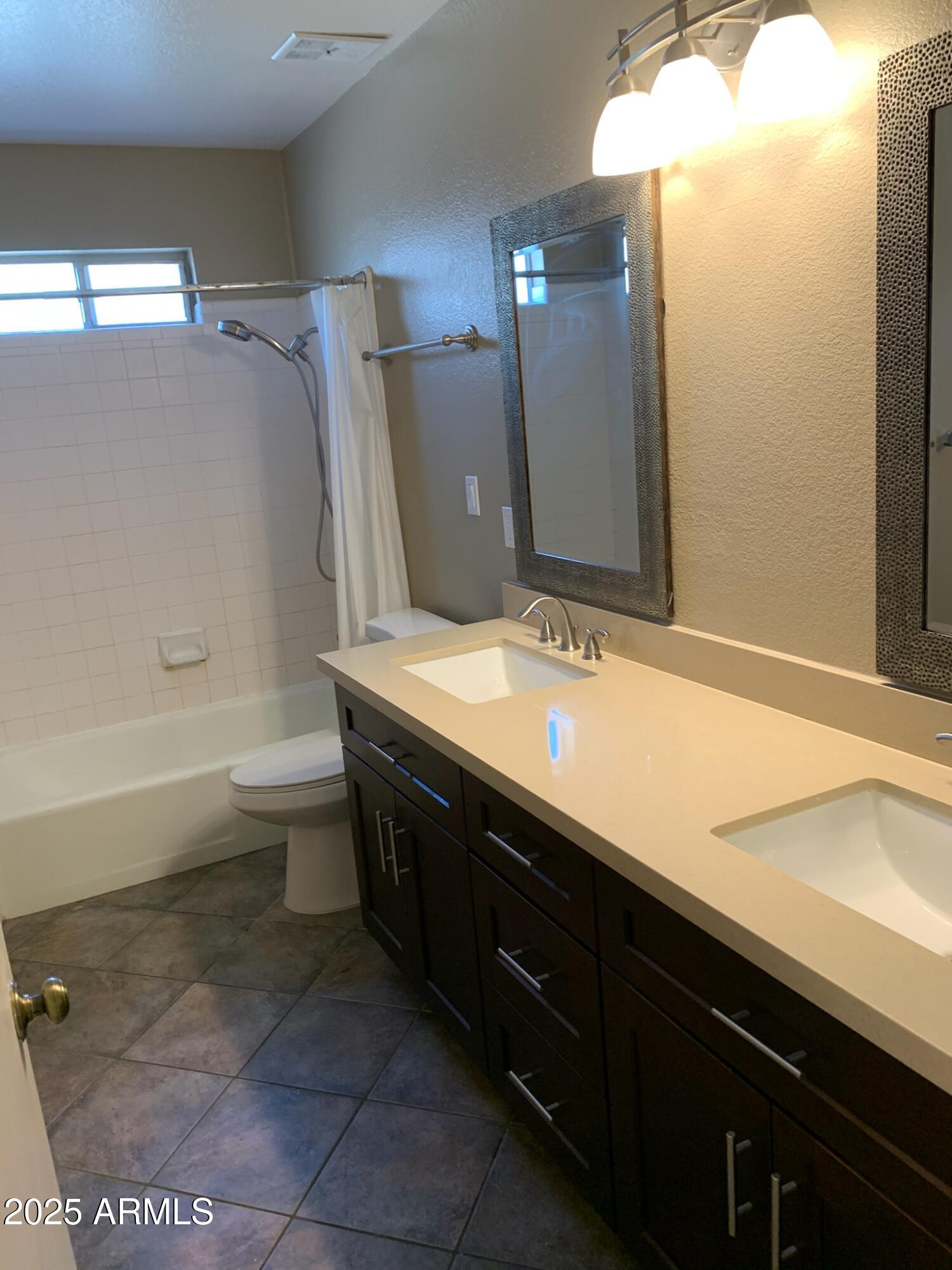 1235 W 12TH Place