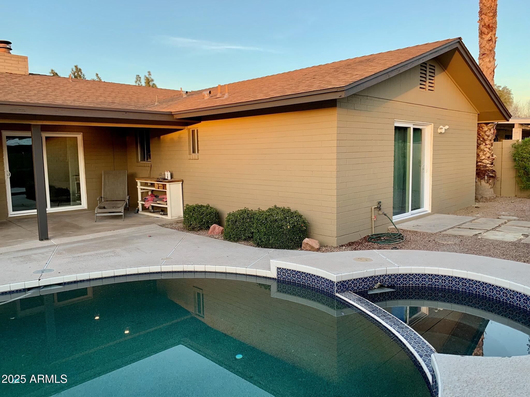 1235 W 12TH Place