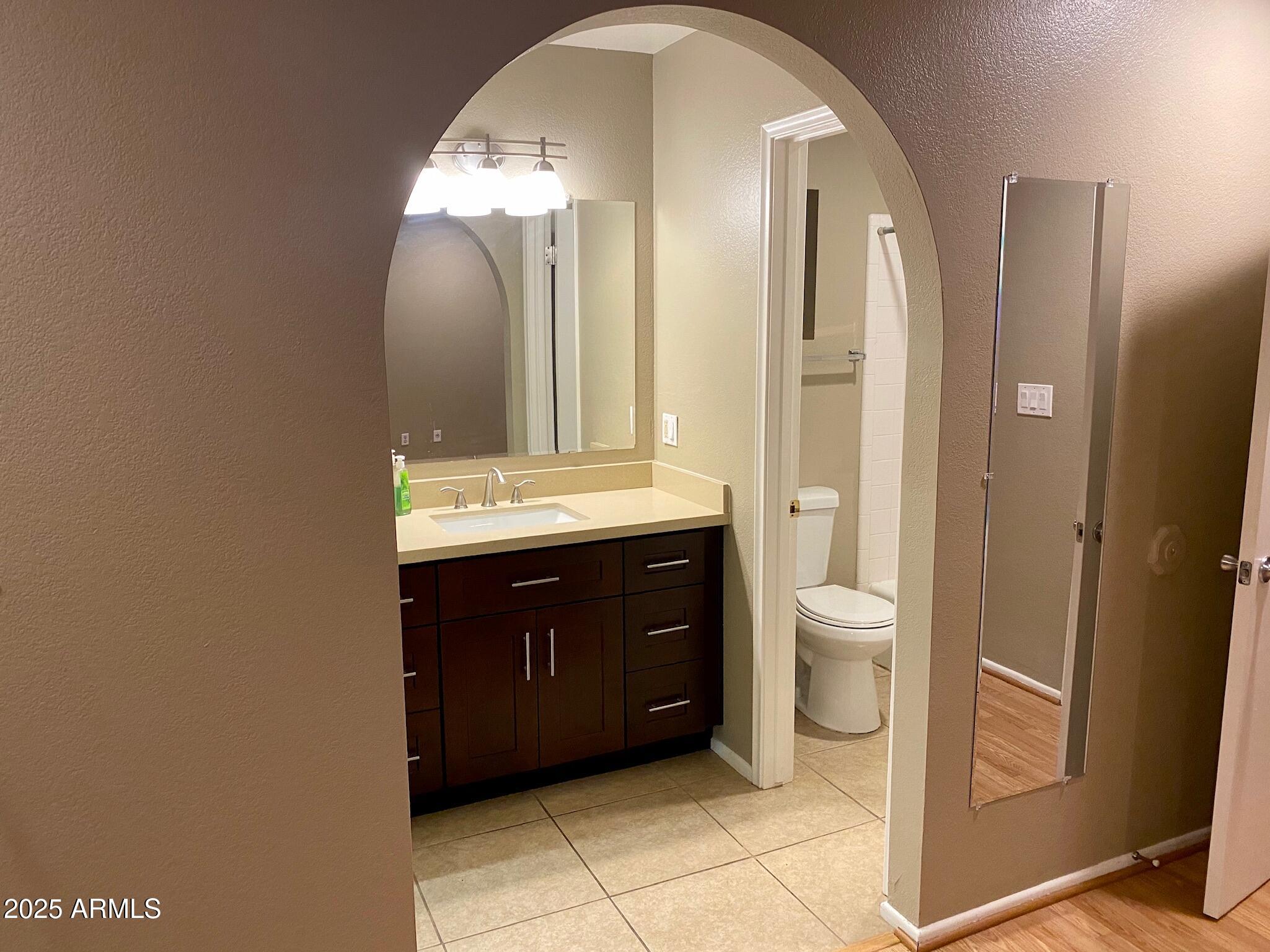 1235 W 12TH Place
