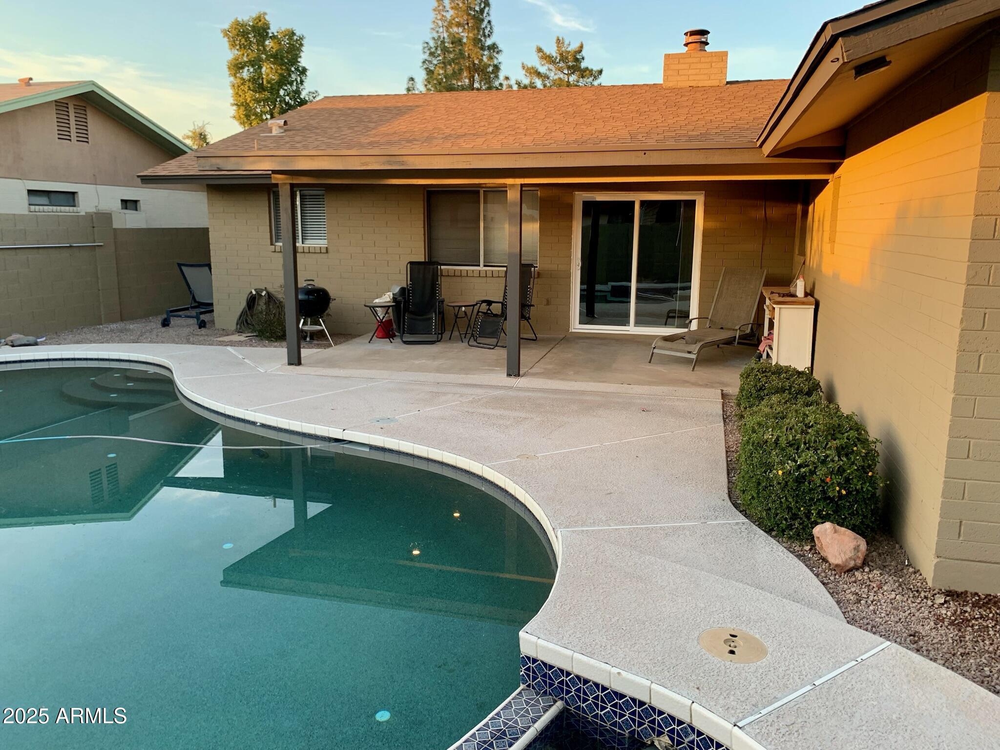 1235 W 12TH Place