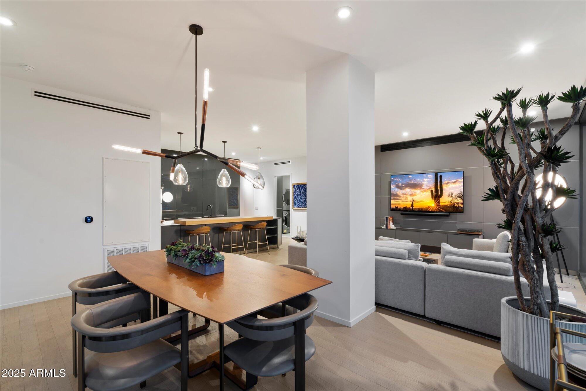 7180 E Kierland Boulevard, 1116