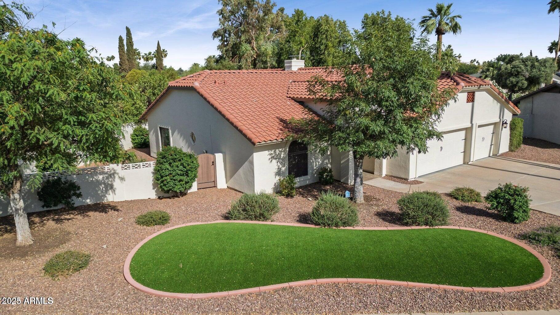 8943 N 80th Place