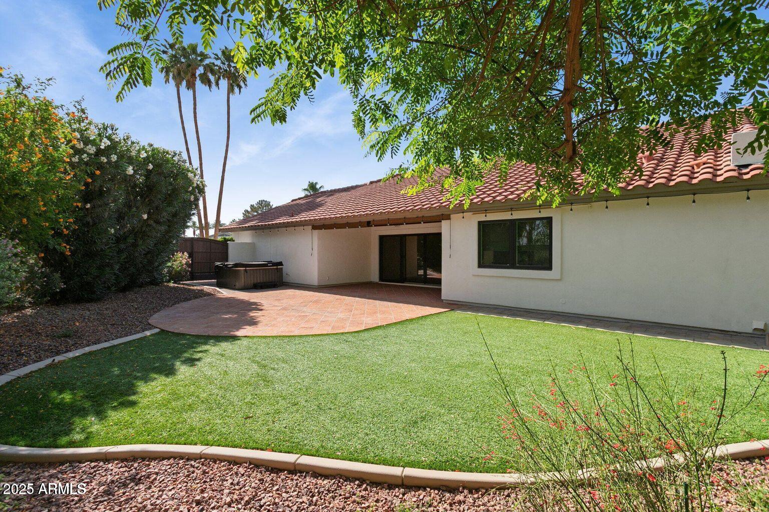 8943 N 80th Place