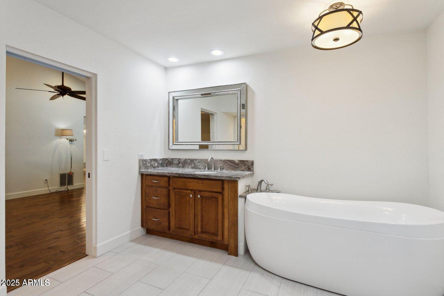 8943 N 80th Place