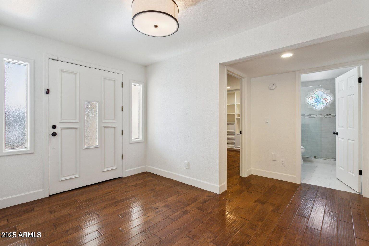 8943 N 80th Place