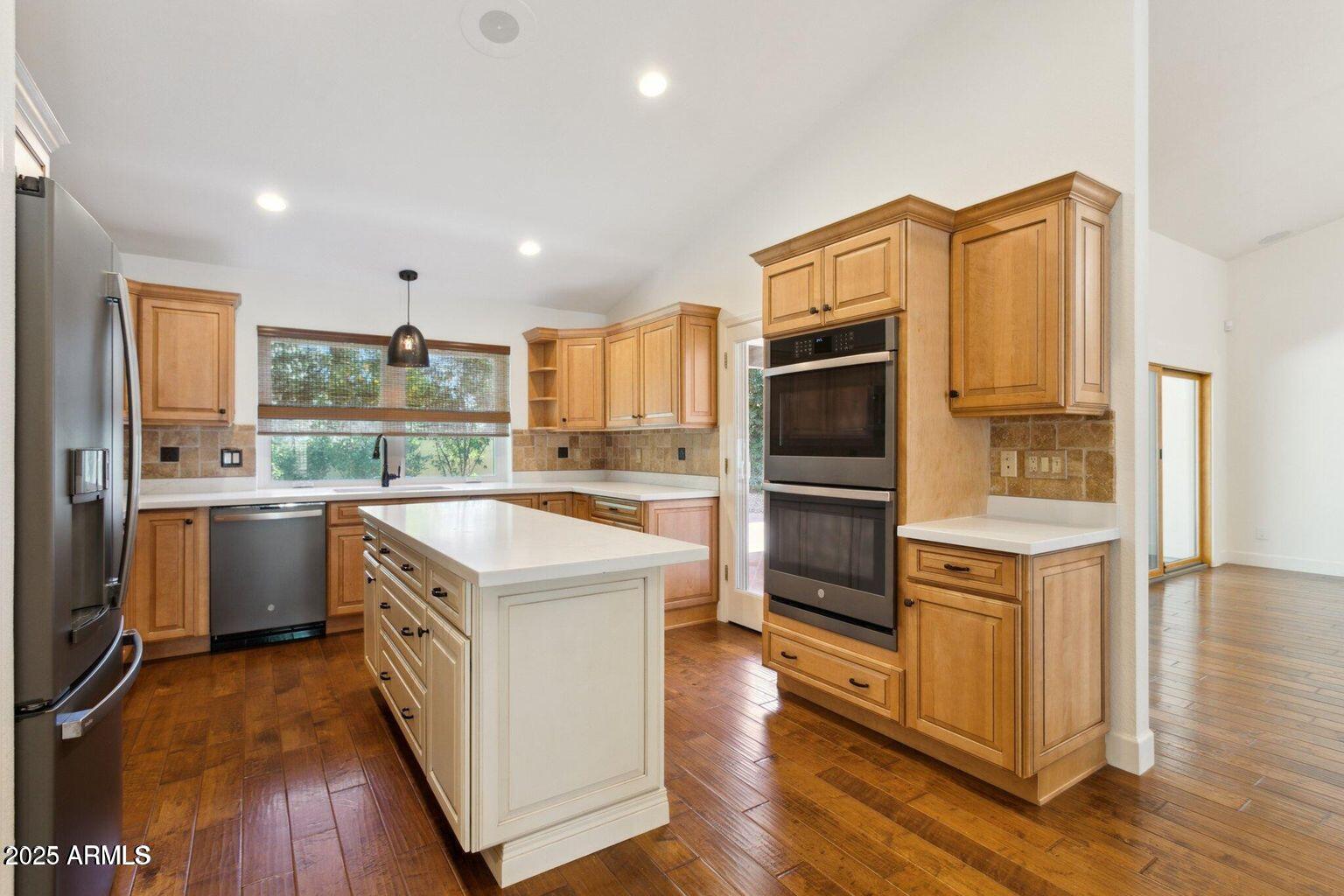 8943 N 80th Place