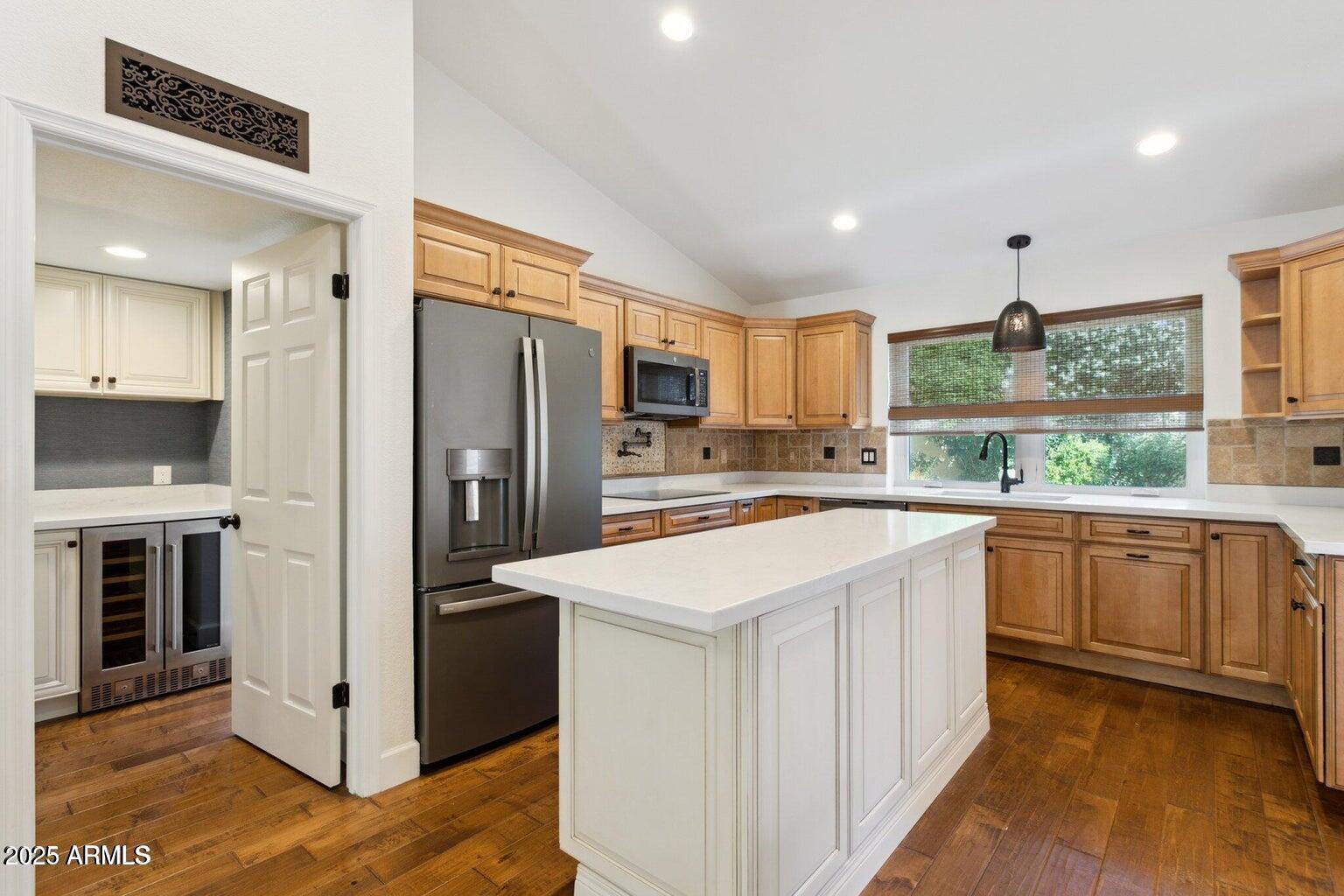 8943 N 80th Place