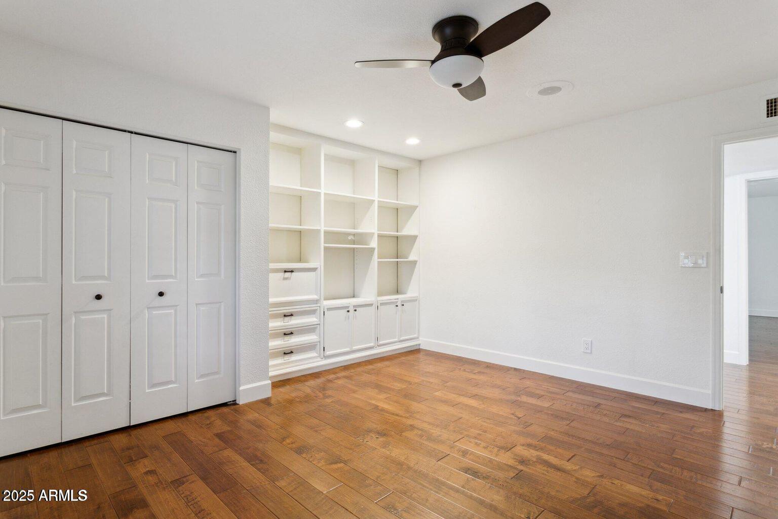 8943 N 80th Place